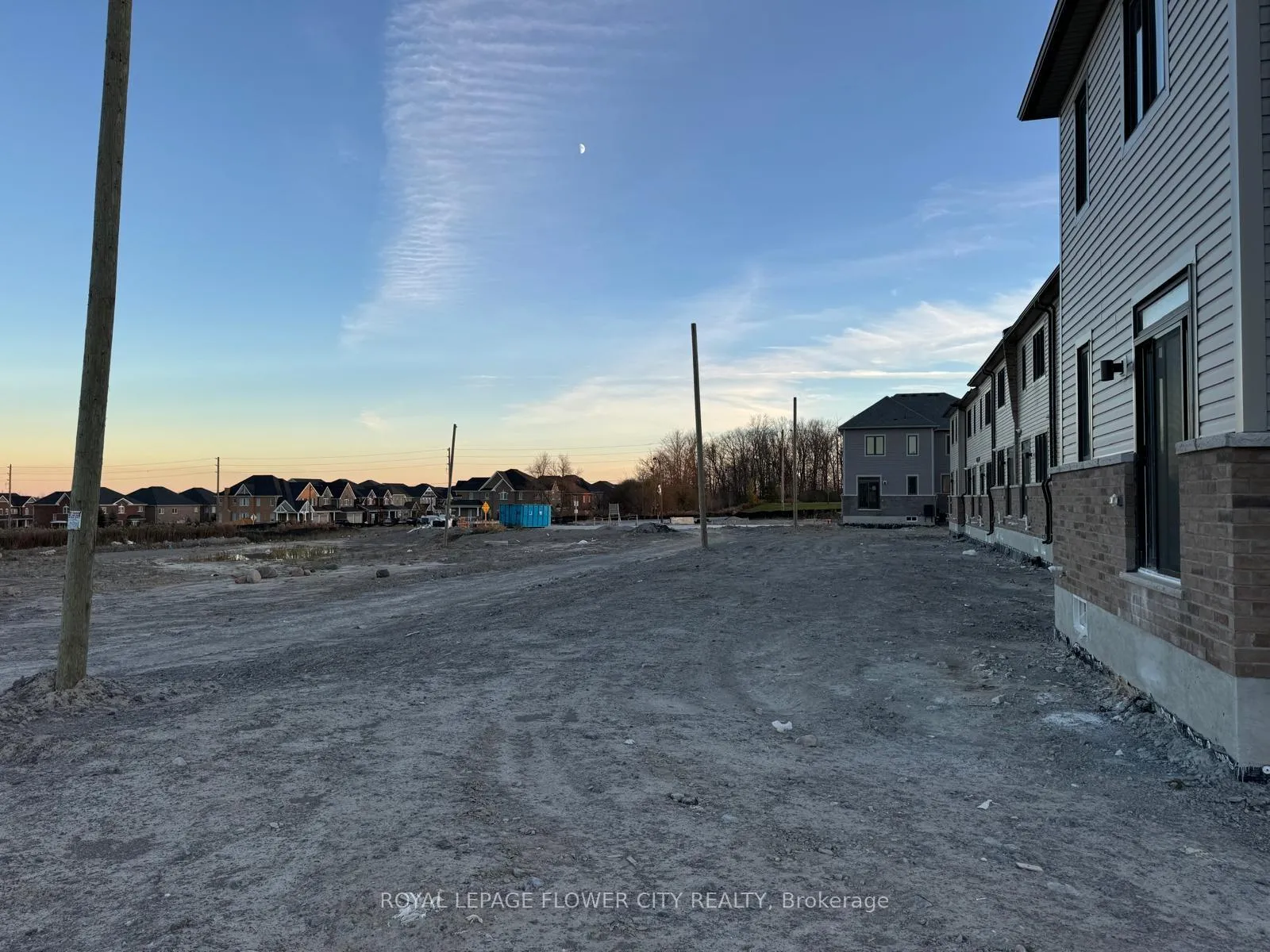 Photo 3 of 1545 Wheatcroft Drive, Oshawa, Kedron — HOMEH