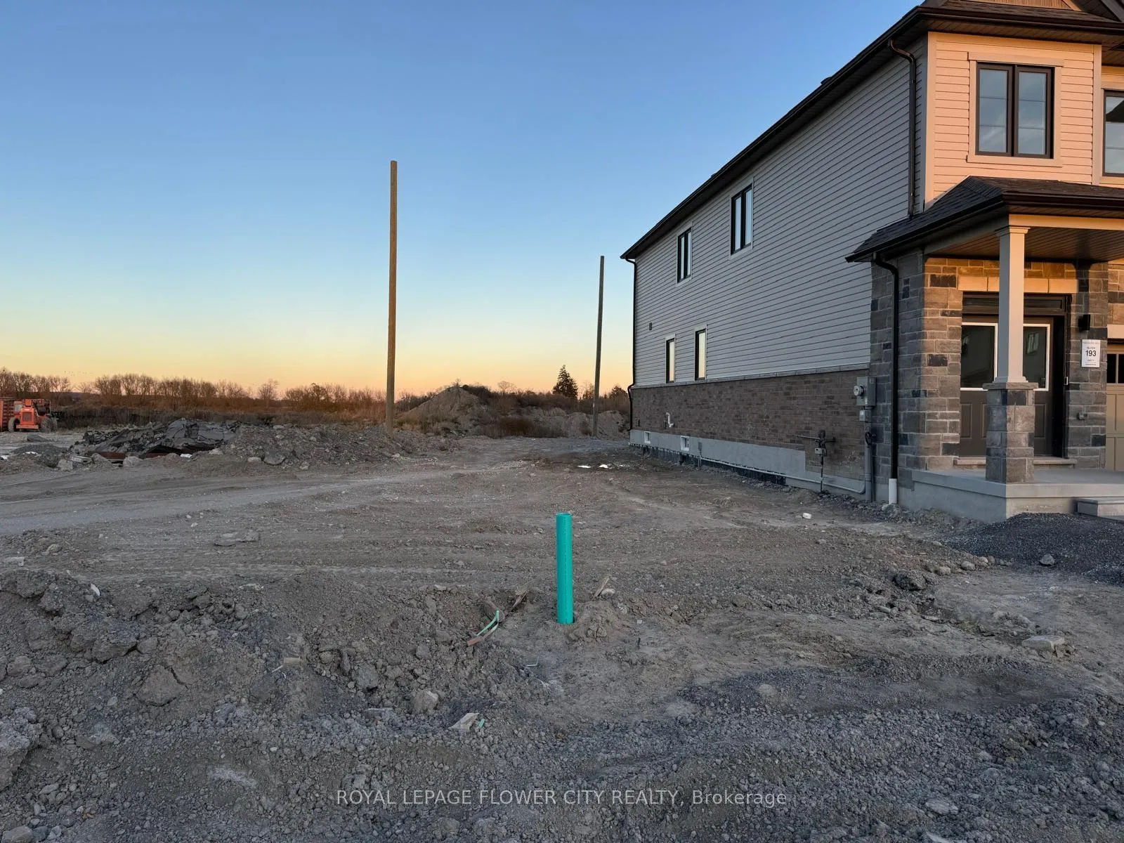 Photo 4 of 1545 Wheatcroft Drive, Oshawa, Kedron — HOMEH