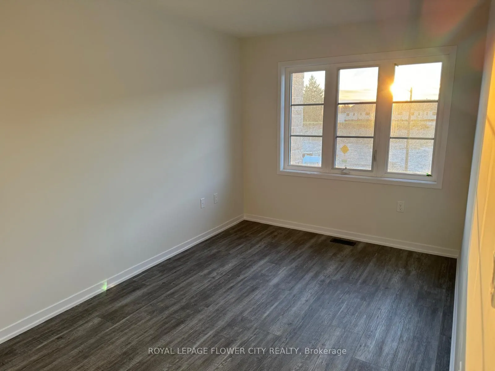 Photo 8 of 1545 Wheatcroft Drive, Oshawa, Kedron — HOMEH