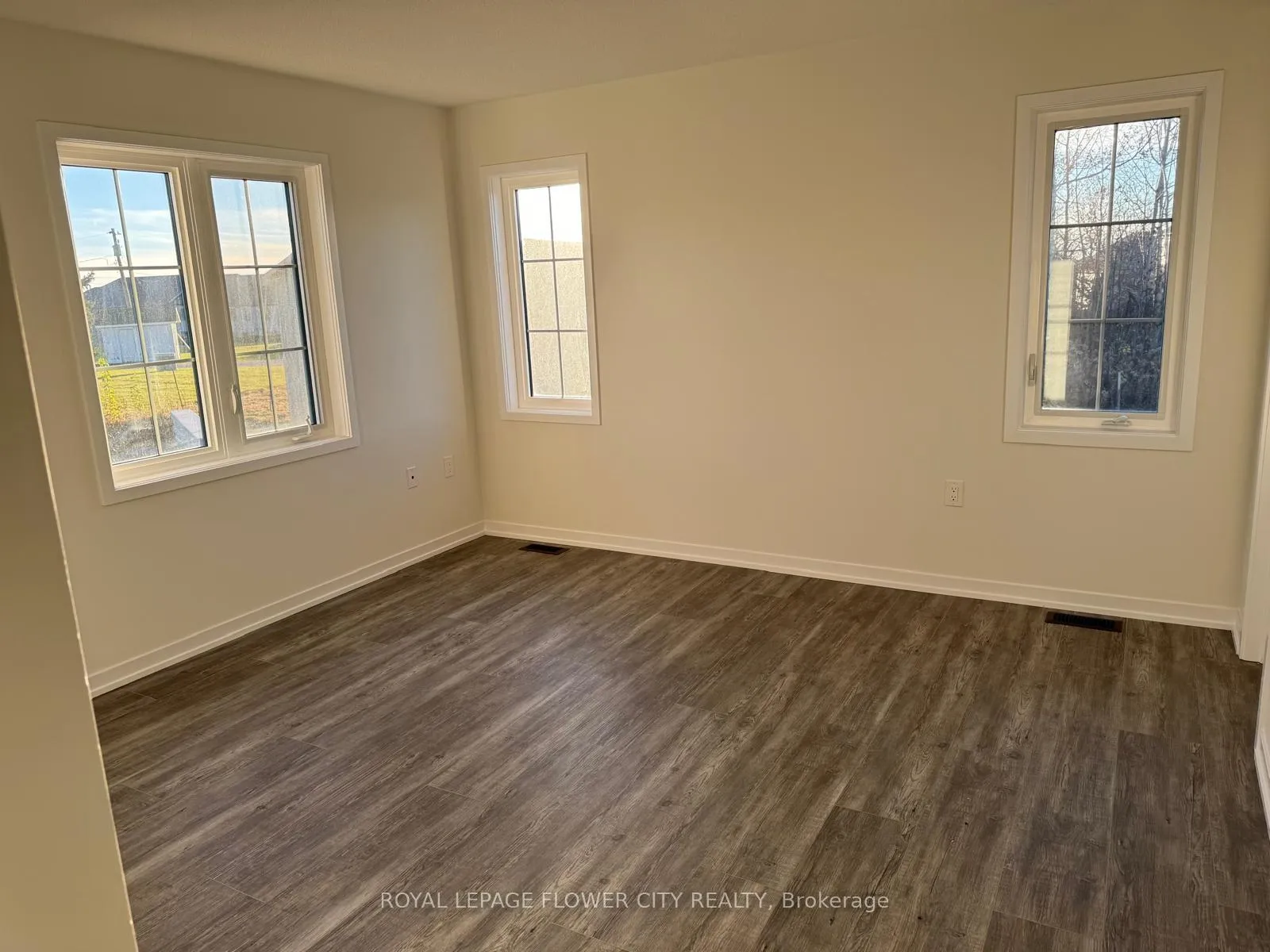 Photo 9 of 1545 Wheatcroft Drive, Oshawa, Kedron — HOMEH