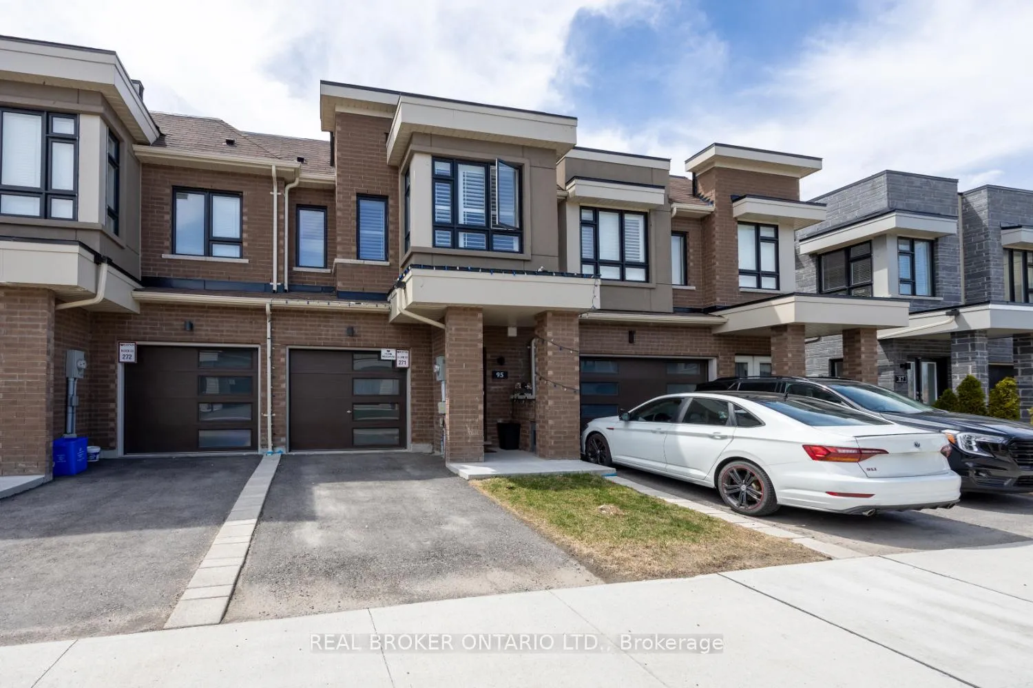Photo 1 of 95 Caspian Square, Clarington, Bowmanville — HOMEH