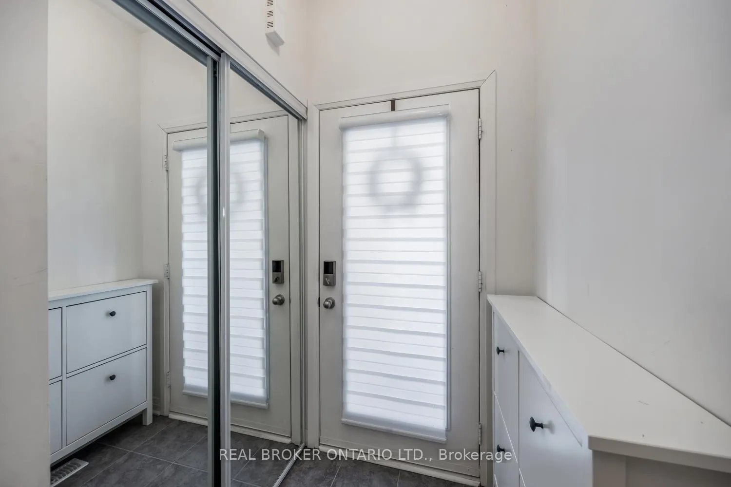 Photo 5 of 95 Caspian Square, Clarington, Bowmanville — HOMEH