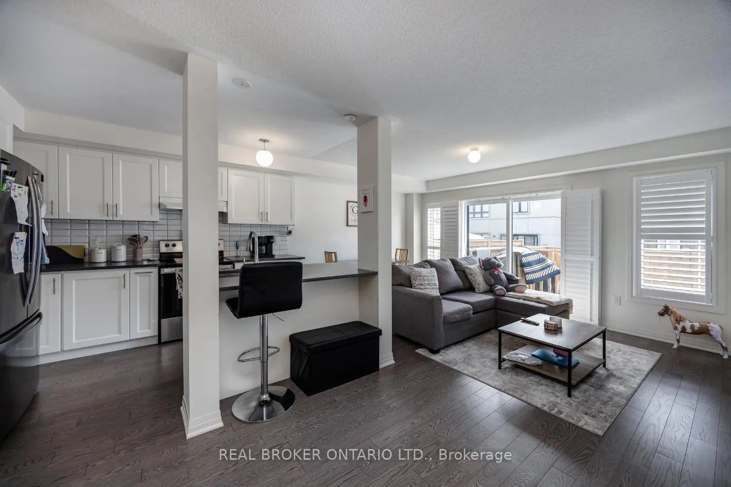Photo 6 of 95 Caspian Square, Clarington, Bowmanville — HOMEH