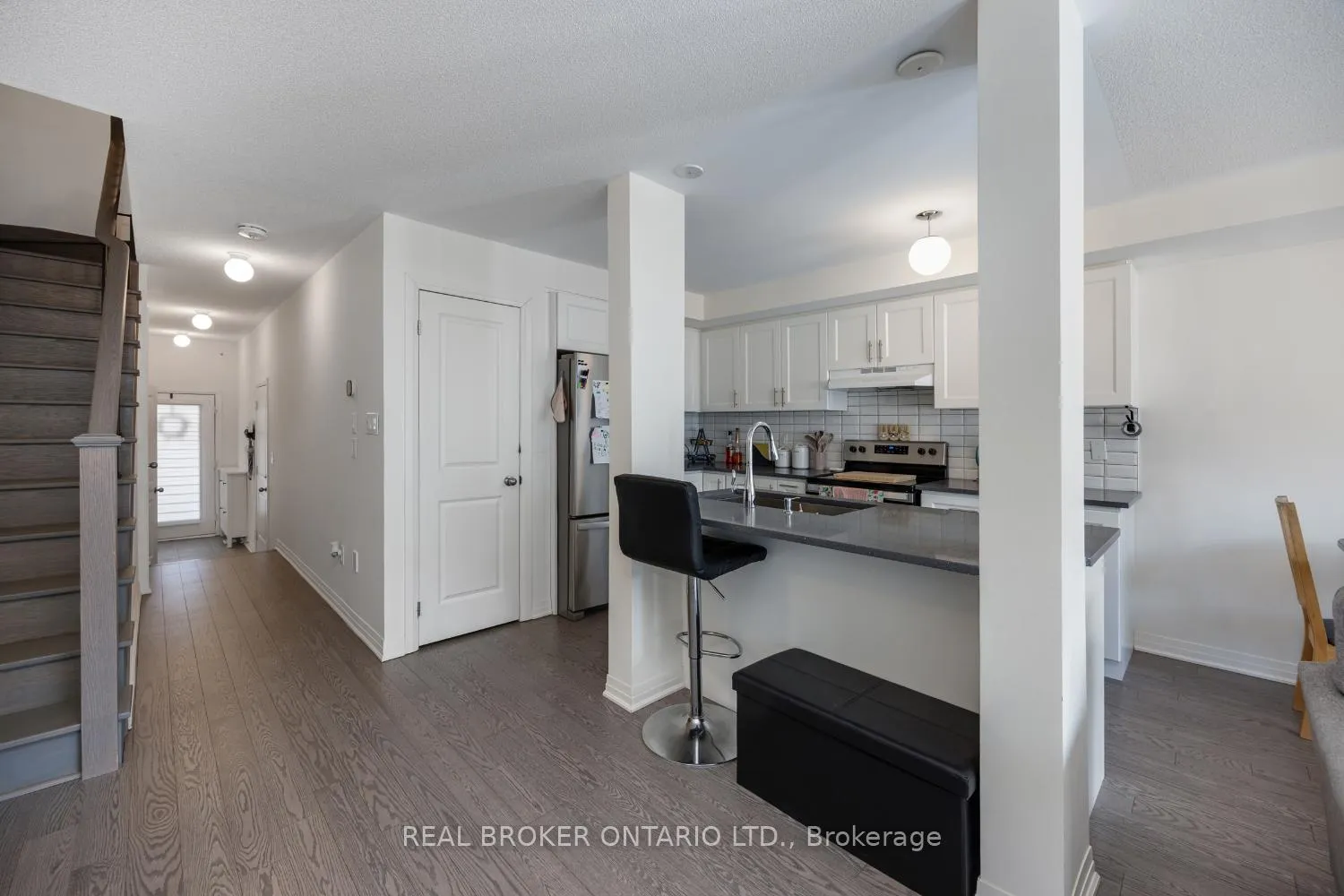 Photo 7 of 95 Caspian Square, Clarington, Bowmanville — HOMEH
