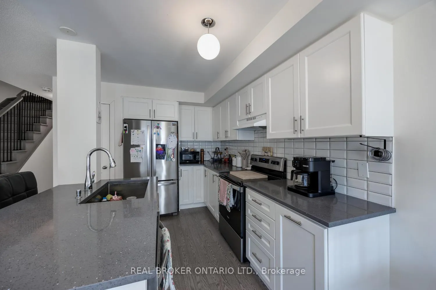 Photo 10 of 95 Caspian Square, Clarington, Bowmanville — HOMEH