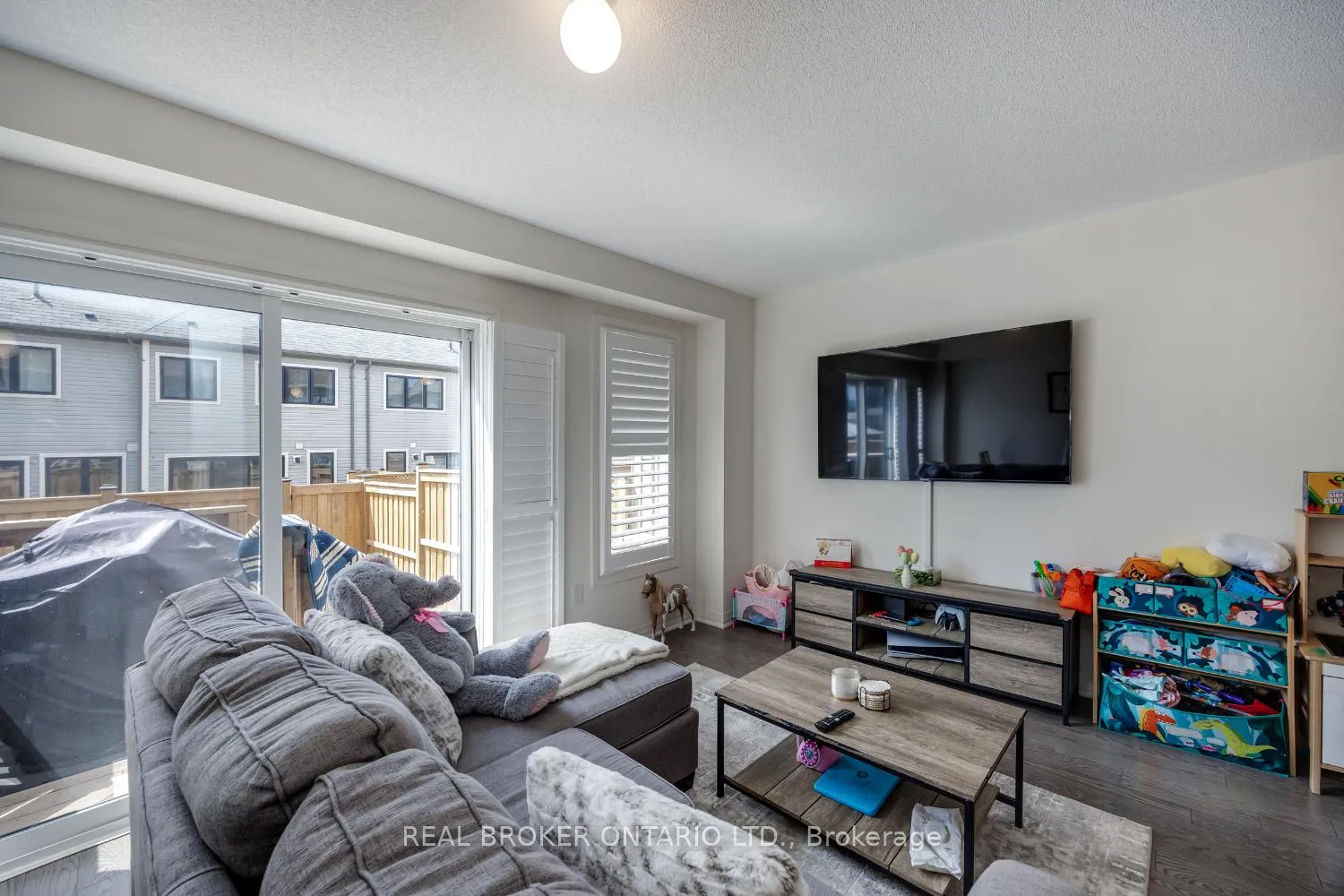 Photo 15 of 95 Caspian Square, Clarington, Bowmanville — HOMEH