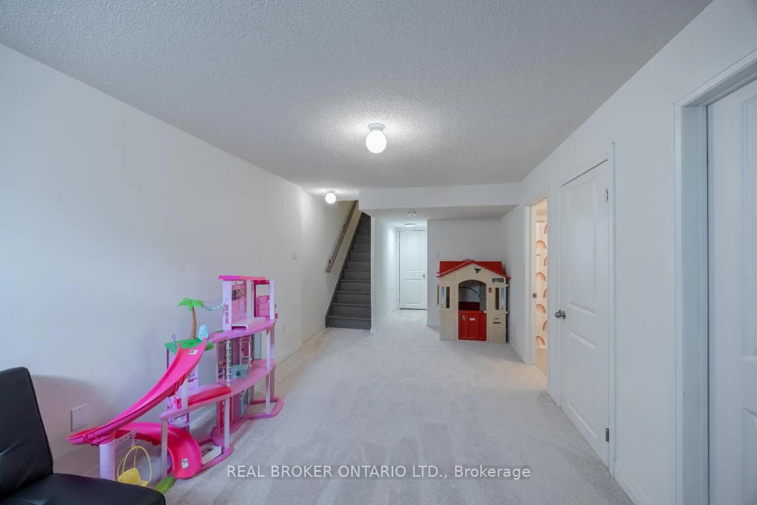 Photo 22 of 95 Caspian Square, Clarington, Bowmanville — HOMEH