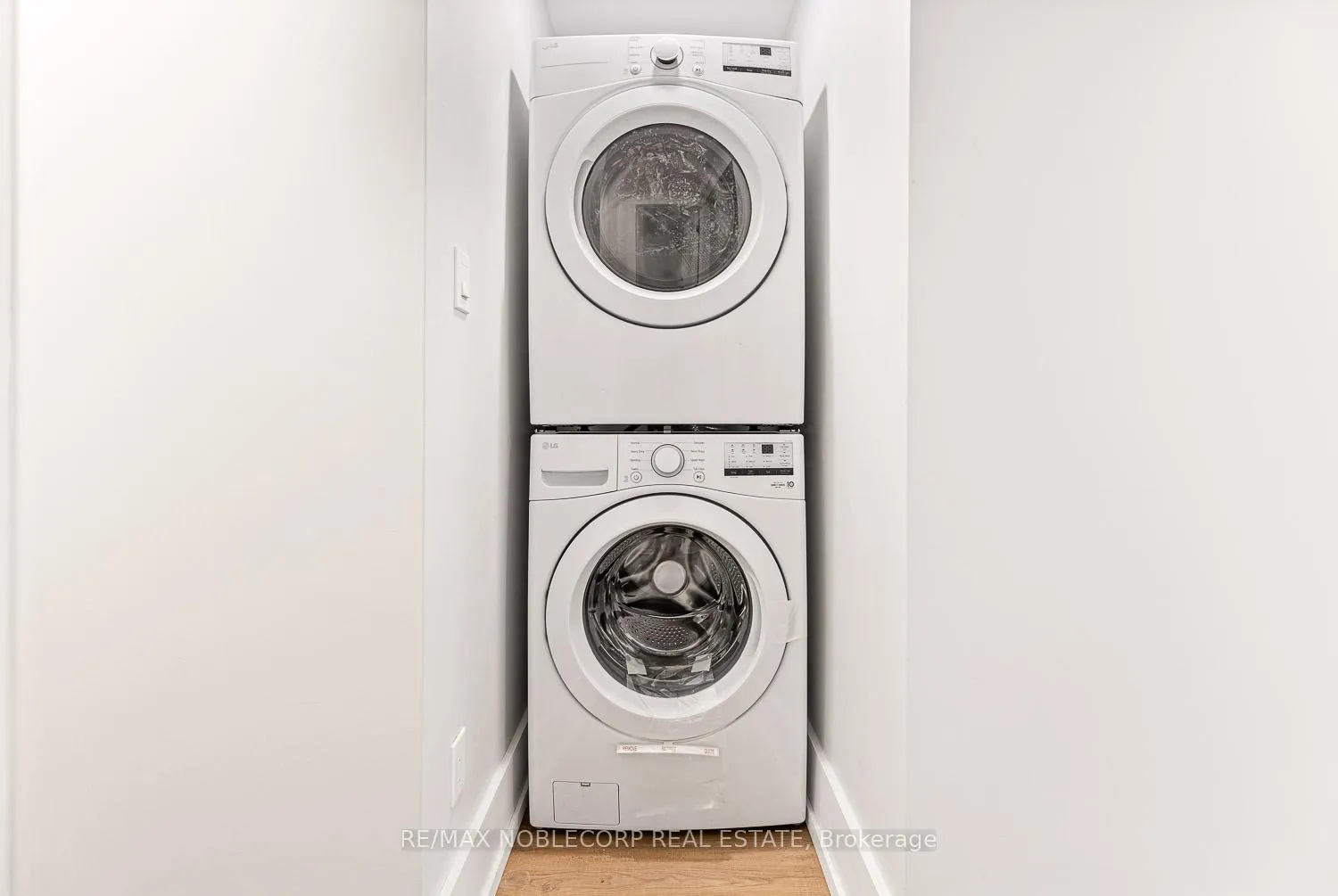 Photo 8 of Unit 4, 108 Enderby Road, Toronto, East End-Danforth — HOMEH