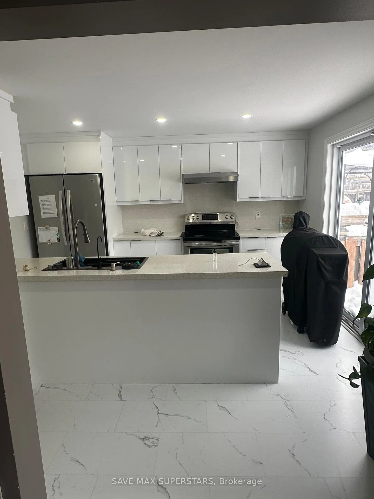 Photo 3 of 89 Courtney Crescent, Barrie, Painswick South — HOMEH