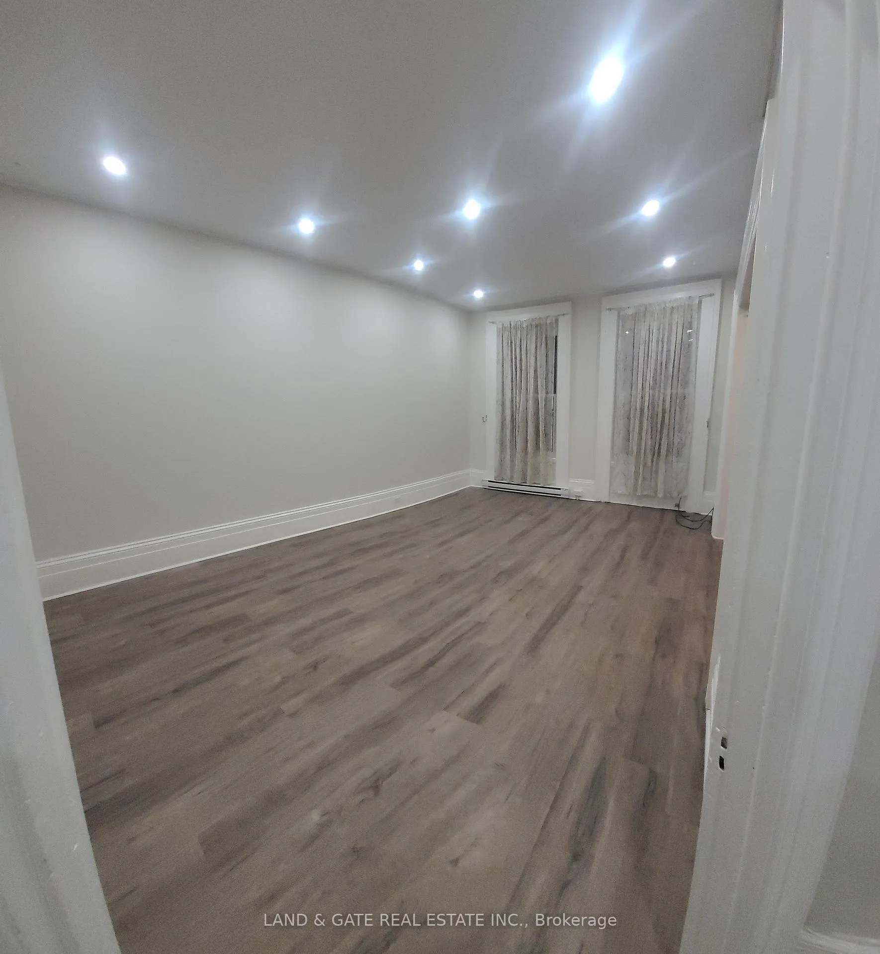 Photo 2 of Unit 1, 47 King Street E, Clarington, Bowmanville — HOMEH