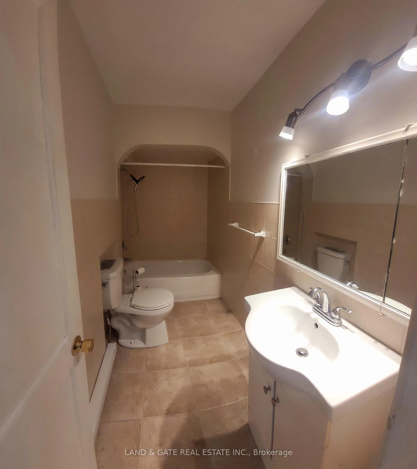 Photo 8 of Unit 1, 47 King Street E, Clarington, Bowmanville — HOMEH