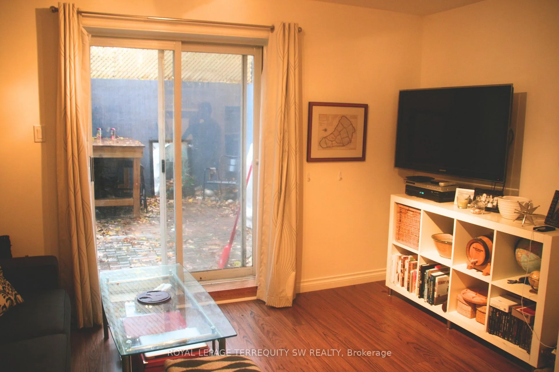 Photo 4 of Unit 6, 8 Casci Avenue, Toronto, Woodbine Corridor — HOMEH