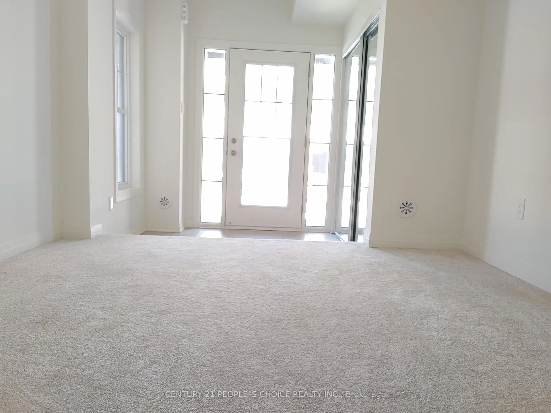Photo 2 of 204 Lord Elgin Lane, Clarington, Bowmanville — HOMEH