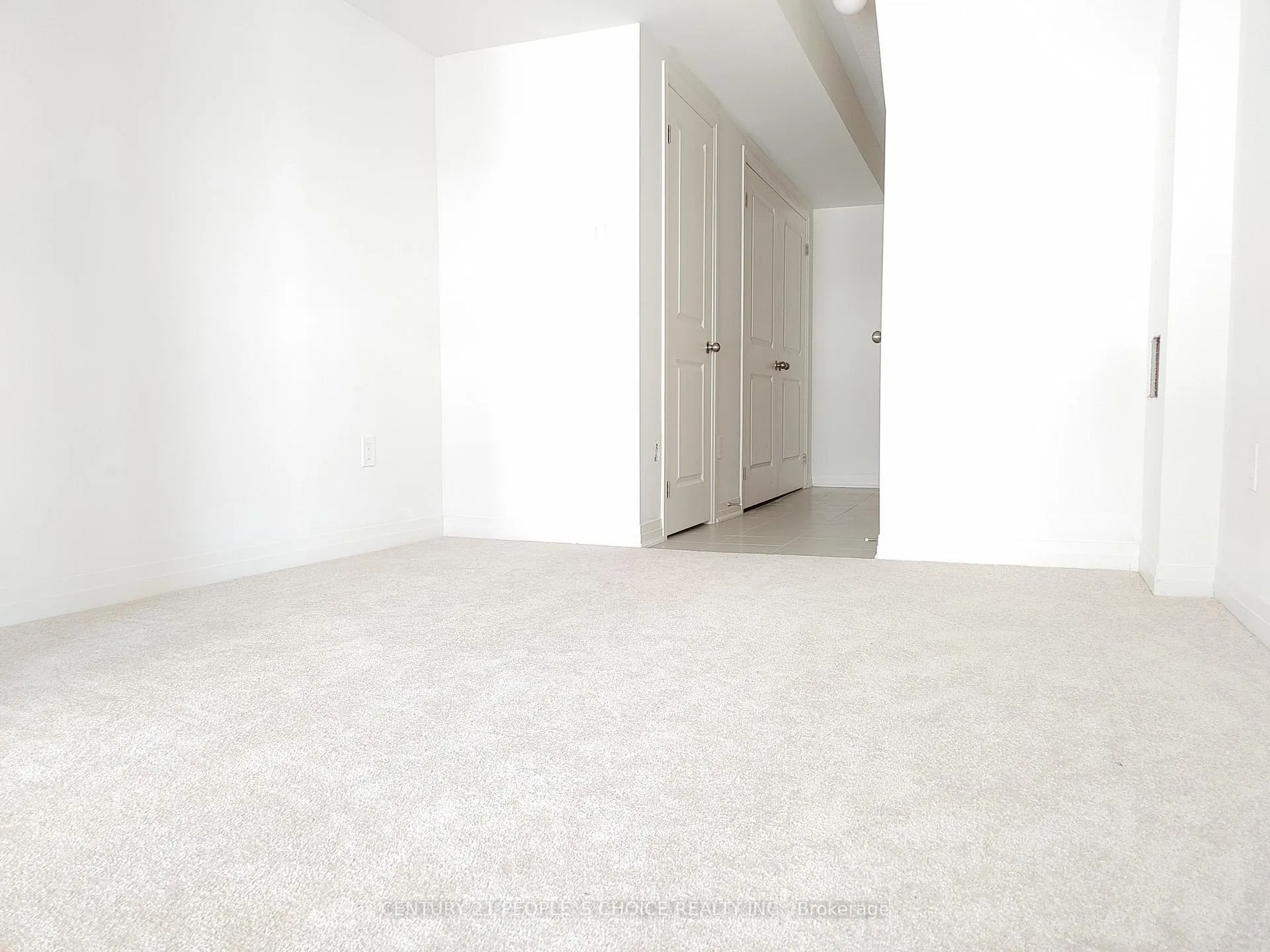 Photo 3 of 204 Lord Elgin Lane, Clarington, Bowmanville — HOMEH