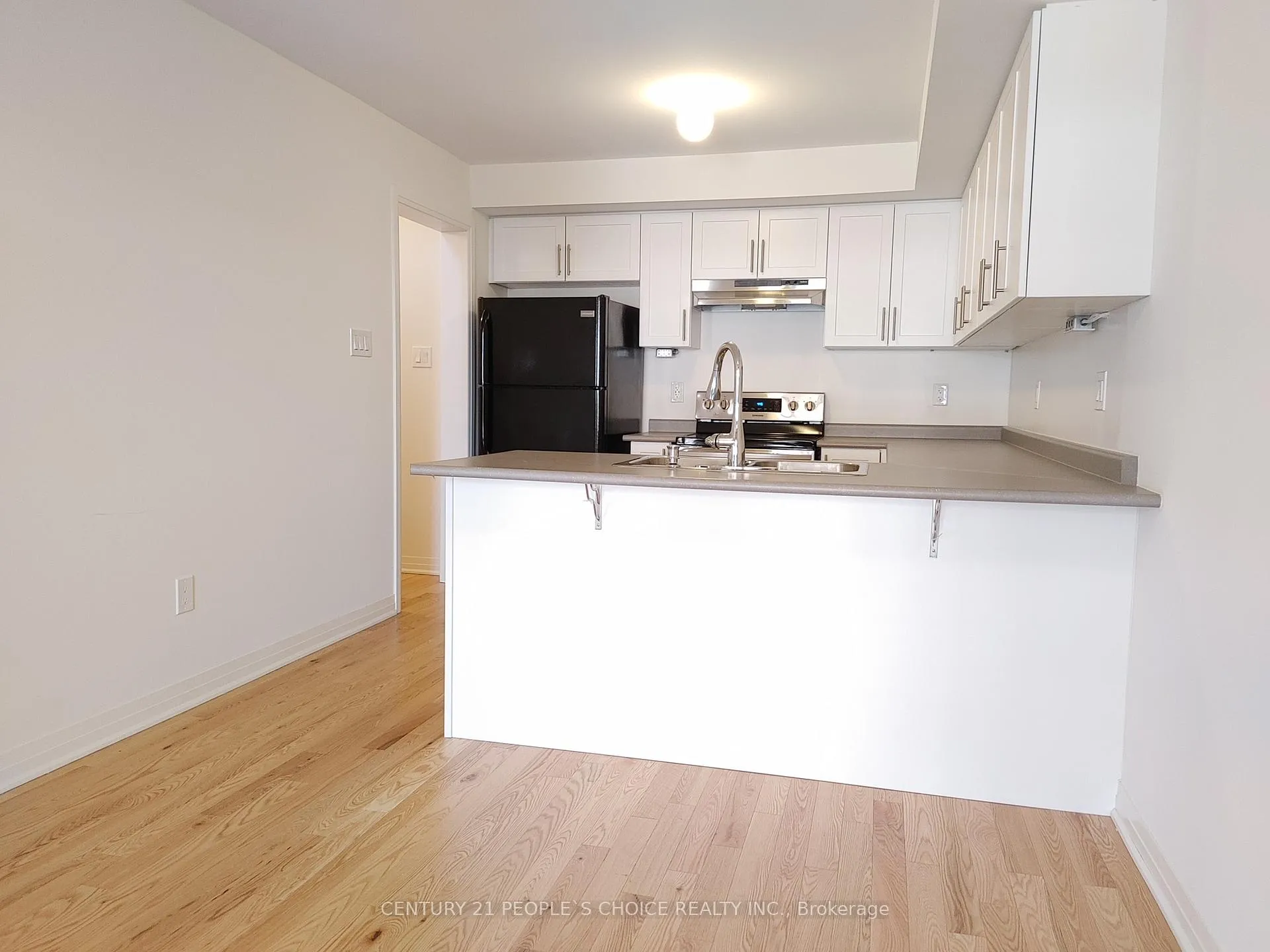 Photo 4 of 204 Lord Elgin Lane, Clarington, Bowmanville — HOMEH