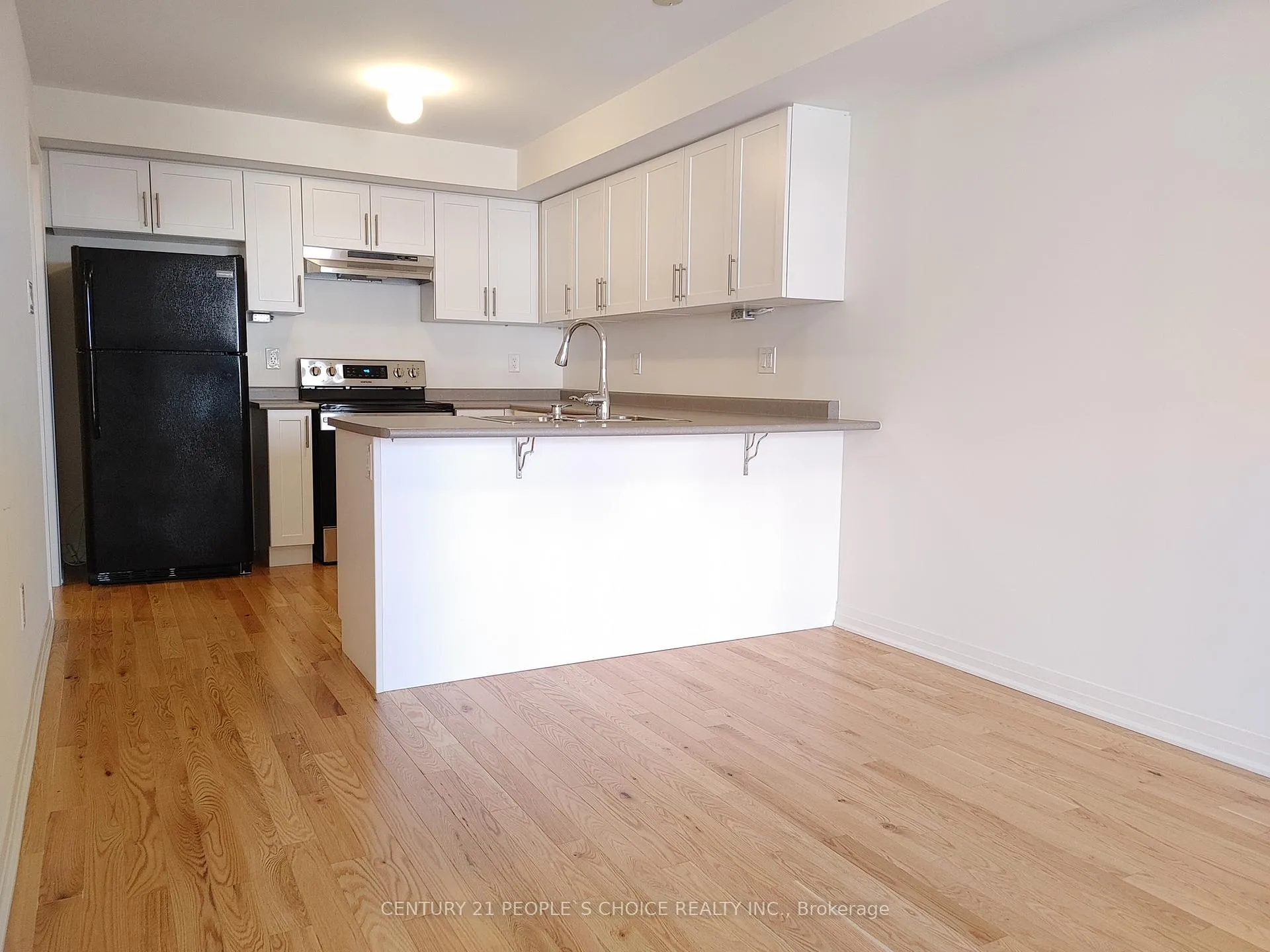 Photo 5 of 204 Lord Elgin Lane, Clarington, Bowmanville — HOMEH