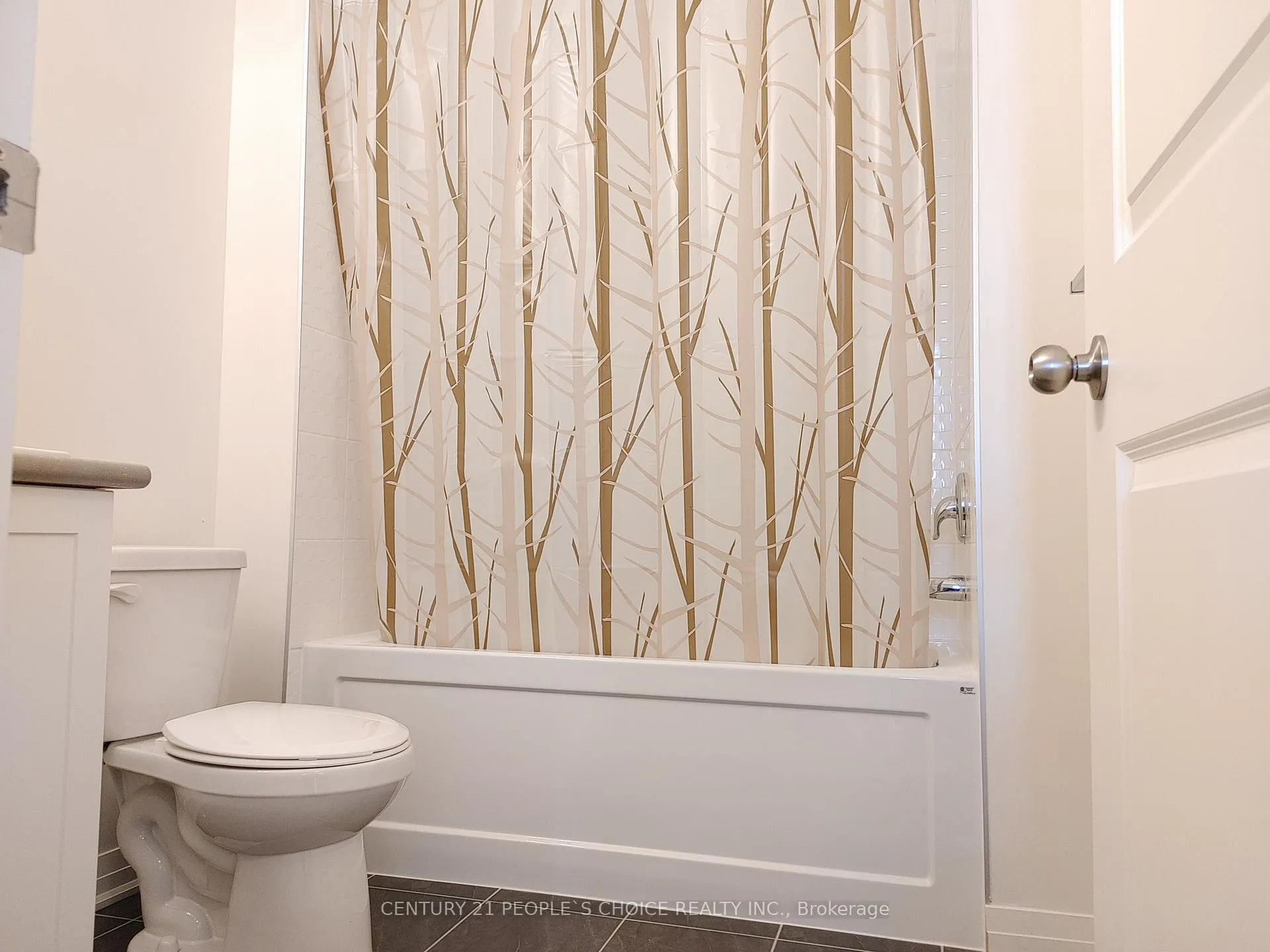 Photo 13 of 204 Lord Elgin Lane, Clarington, Bowmanville — HOMEH