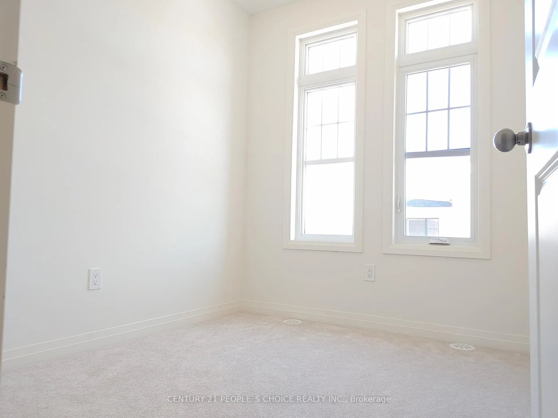 Photo 15 of 204 Lord Elgin Lane, Clarington, Bowmanville — HOMEH