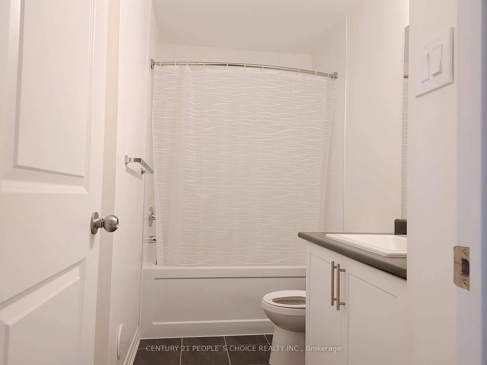 Photo 16 of 204 Lord Elgin Lane, Clarington, Bowmanville — HOMEH