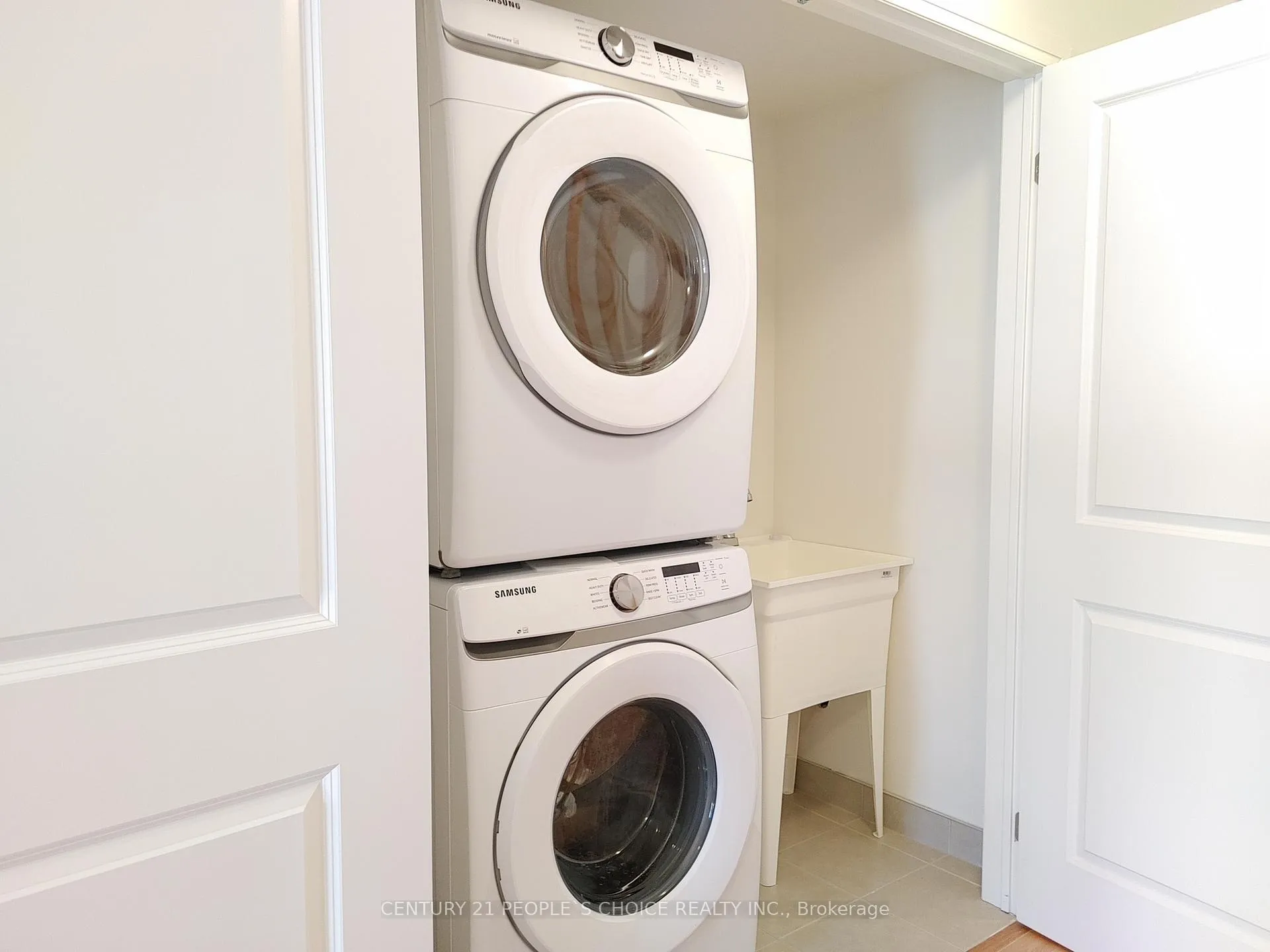 Photo 17 of 204 Lord Elgin Lane, Clarington, Bowmanville — HOMEH