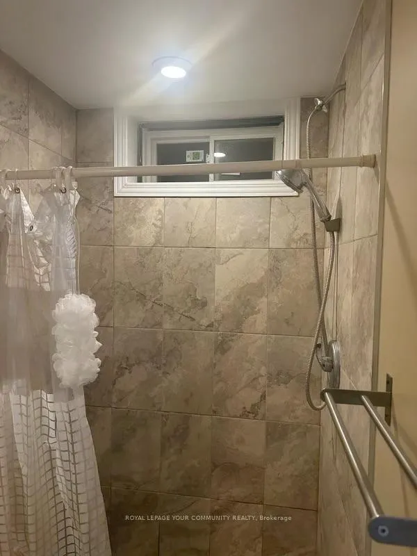 Photo 12 of 47 Chiswick Crescent, Aurora, Aurora Highlands — HOMEH