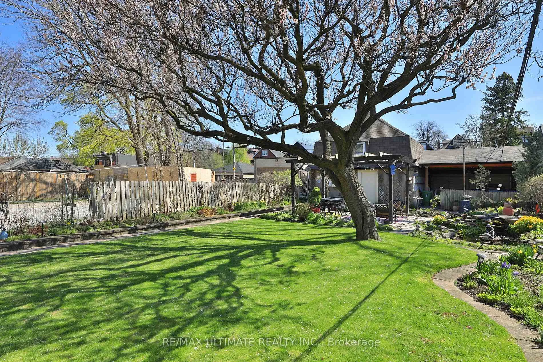 Photo 16 of Unit Basement, 229 Rusholme Road S, Toronto, Dufferin Grove — HOMEH