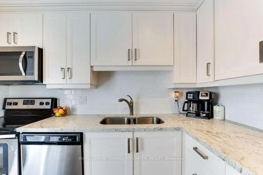 Photo 4 of Unit Upper, 10 Ingram Court, Barrie, Painswick North — HOMEH