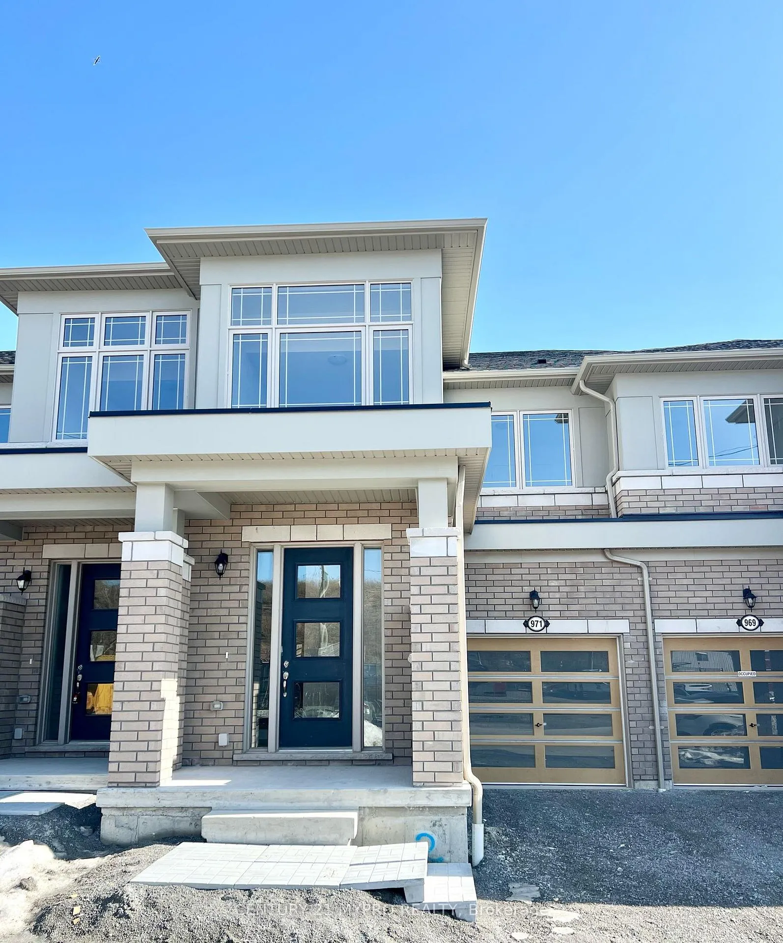 Photo 2 of 971 Elizabeth Mackenzie Drive, Pickering, Rural Pickering — HOMEH