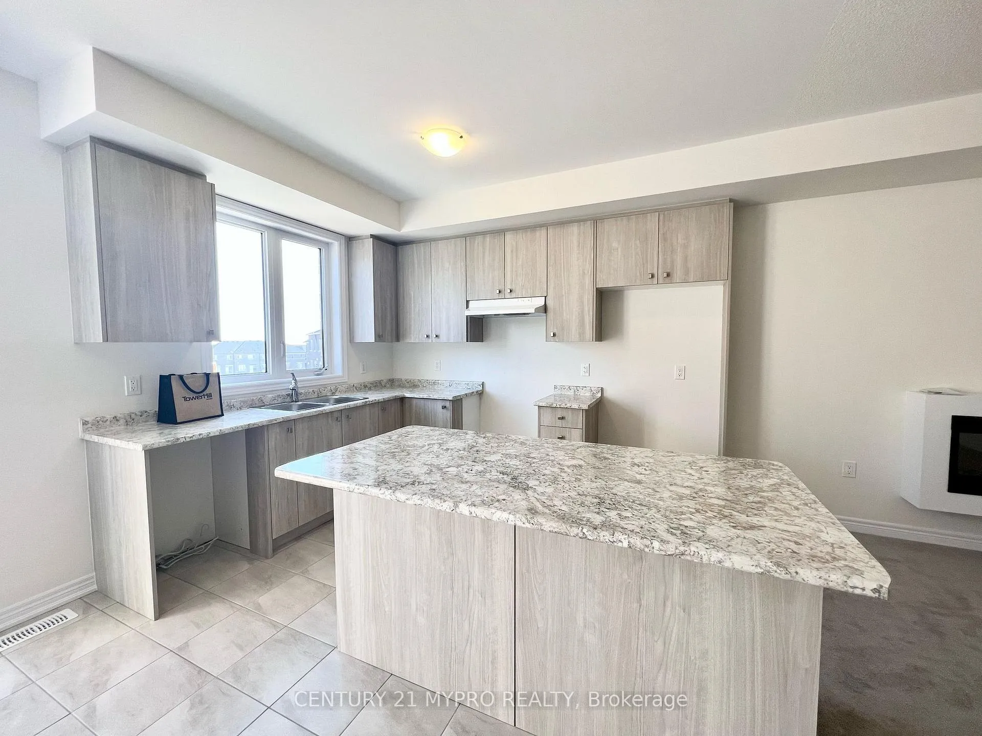Photo 10 of 971 Elizabeth Mackenzie Drive, Pickering, Rural Pickering — HOMEH