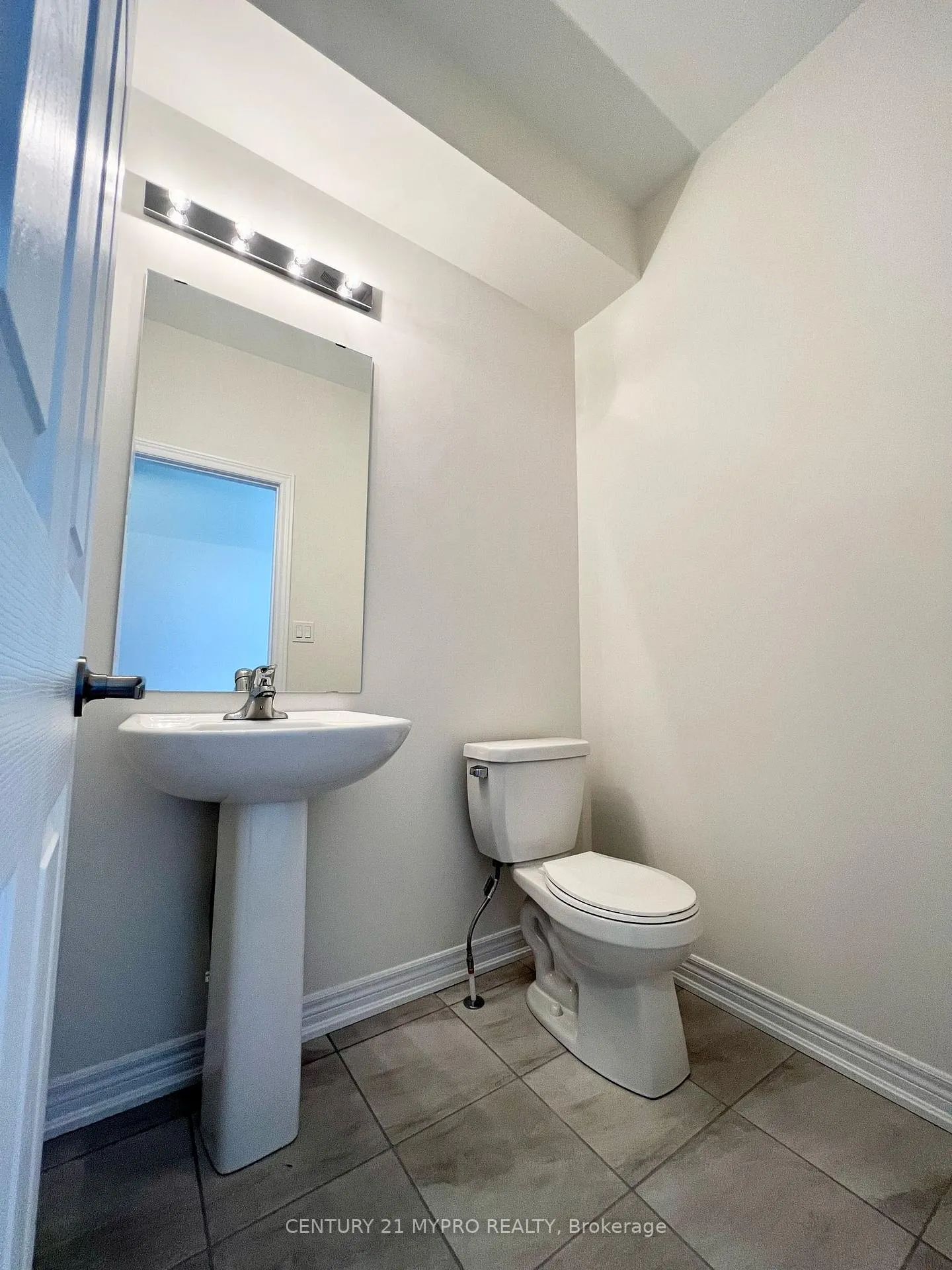 Photo 13 of 971 Elizabeth Mackenzie Drive, Pickering, Rural Pickering — HOMEH