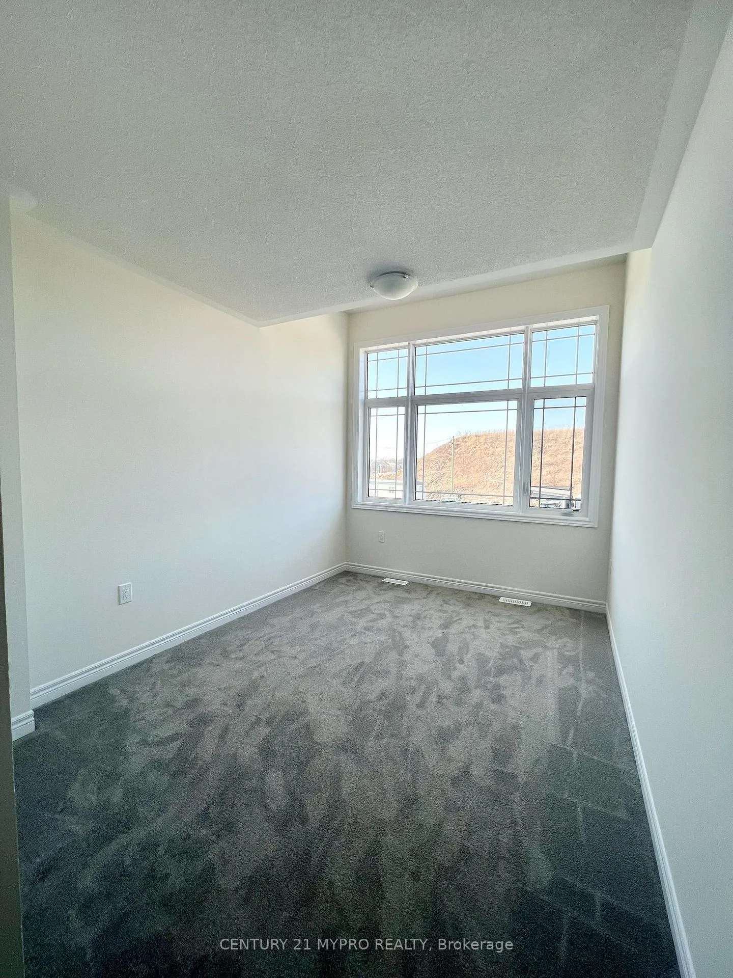 Photo 19 of 971 Elizabeth Mackenzie Drive, Pickering, Rural Pickering — HOMEH