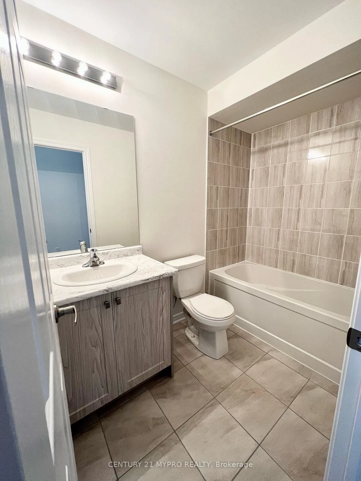 Photo 23 of 971 Elizabeth Mackenzie Drive, Pickering, Rural Pickering — HOMEH