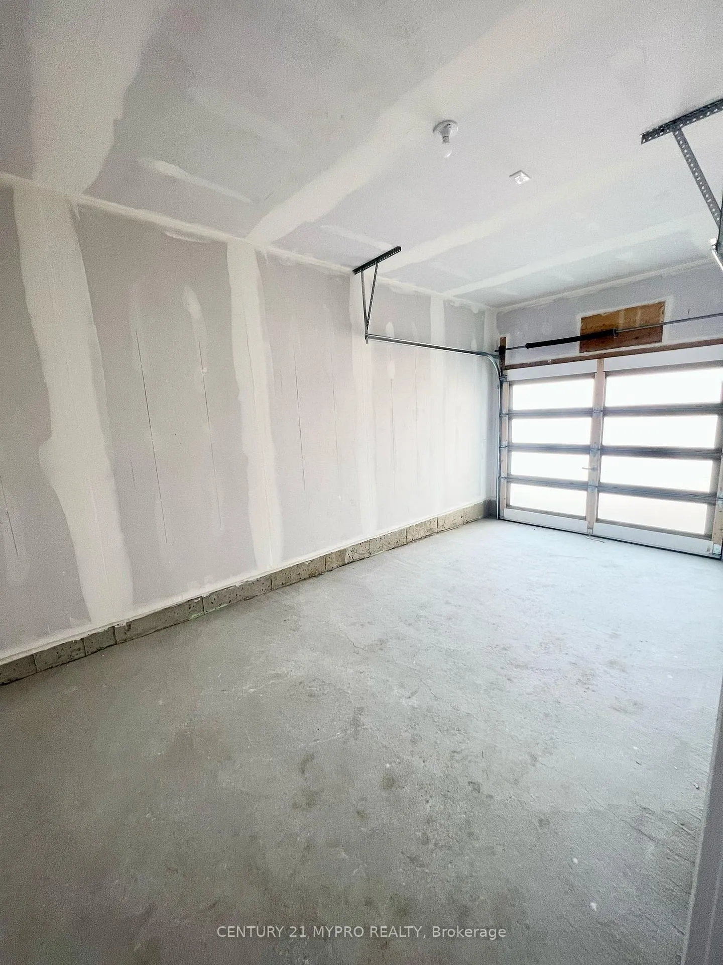 Photo 35 of 971 Elizabeth Mackenzie Drive, Pickering, Rural Pickering — HOMEH