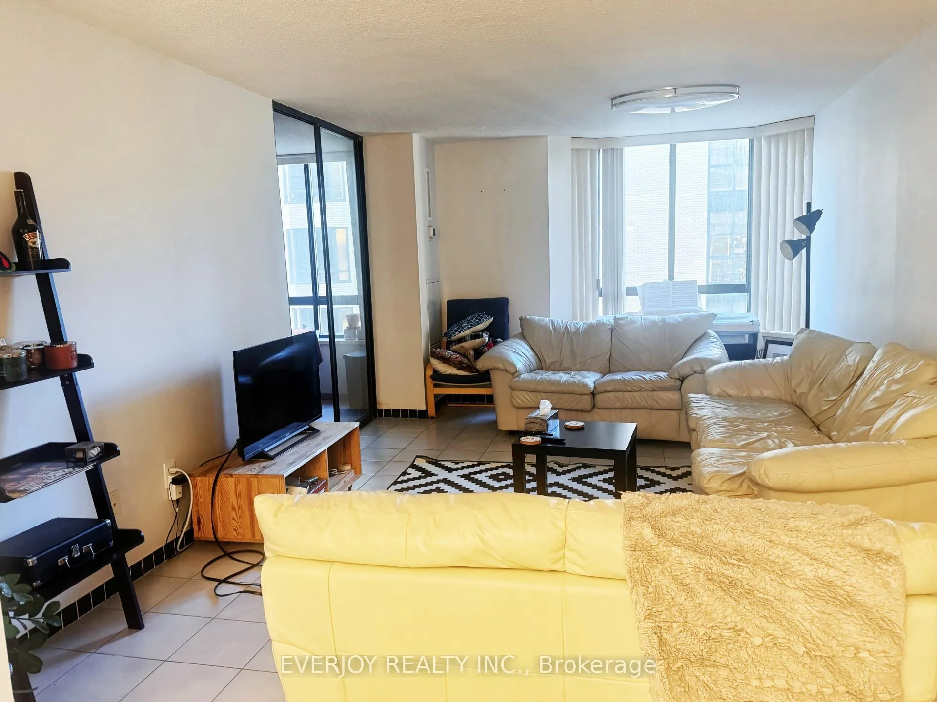Photo 7 of Unit 1201, 211 St Patrick Street, Toronto, Kensington-Chinatown — HOMEH