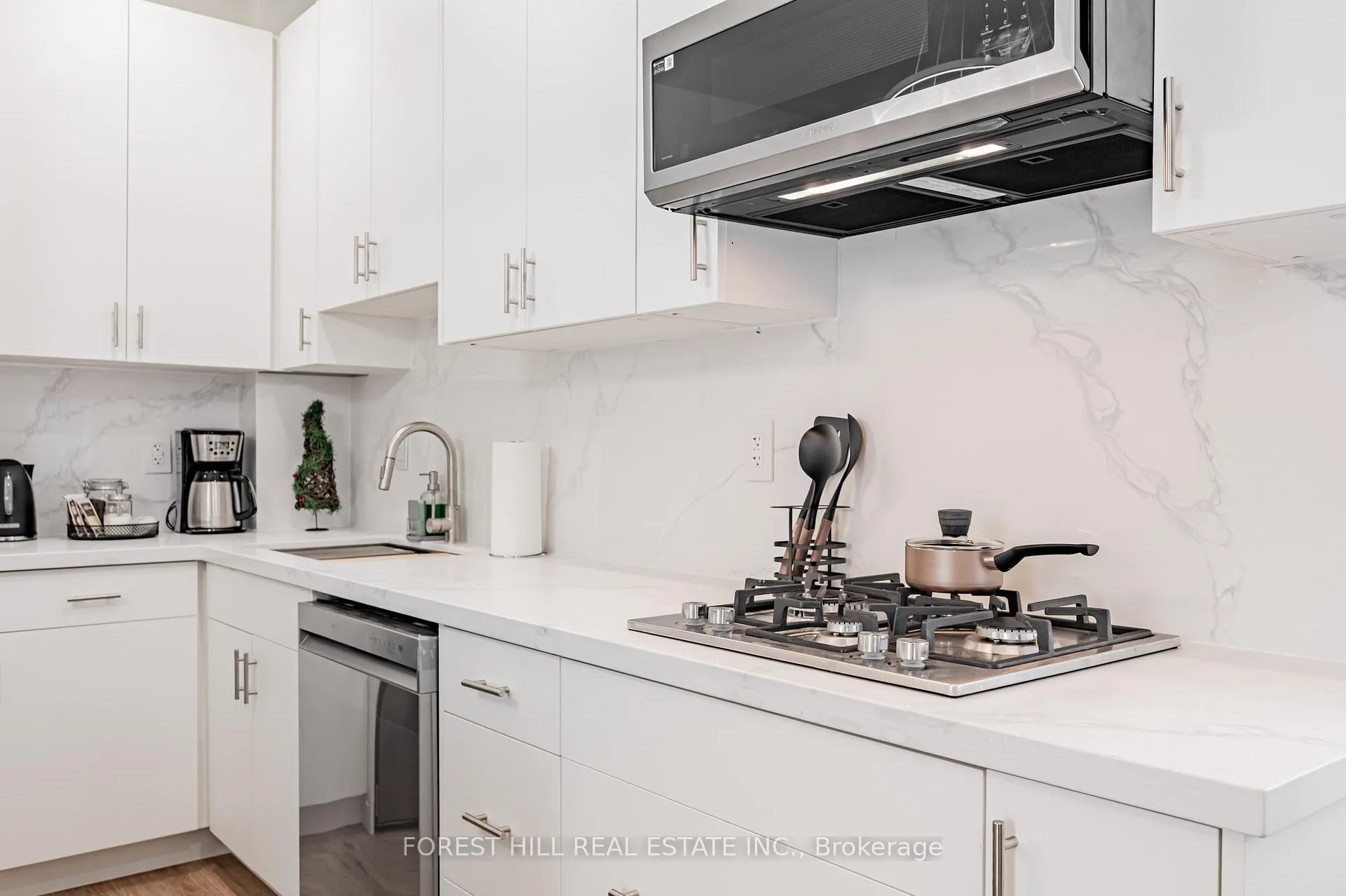 Photo 9 of Unit Unit 4, 171 Cedric Avenue, Toronto, Oakwood Village — HOMEH