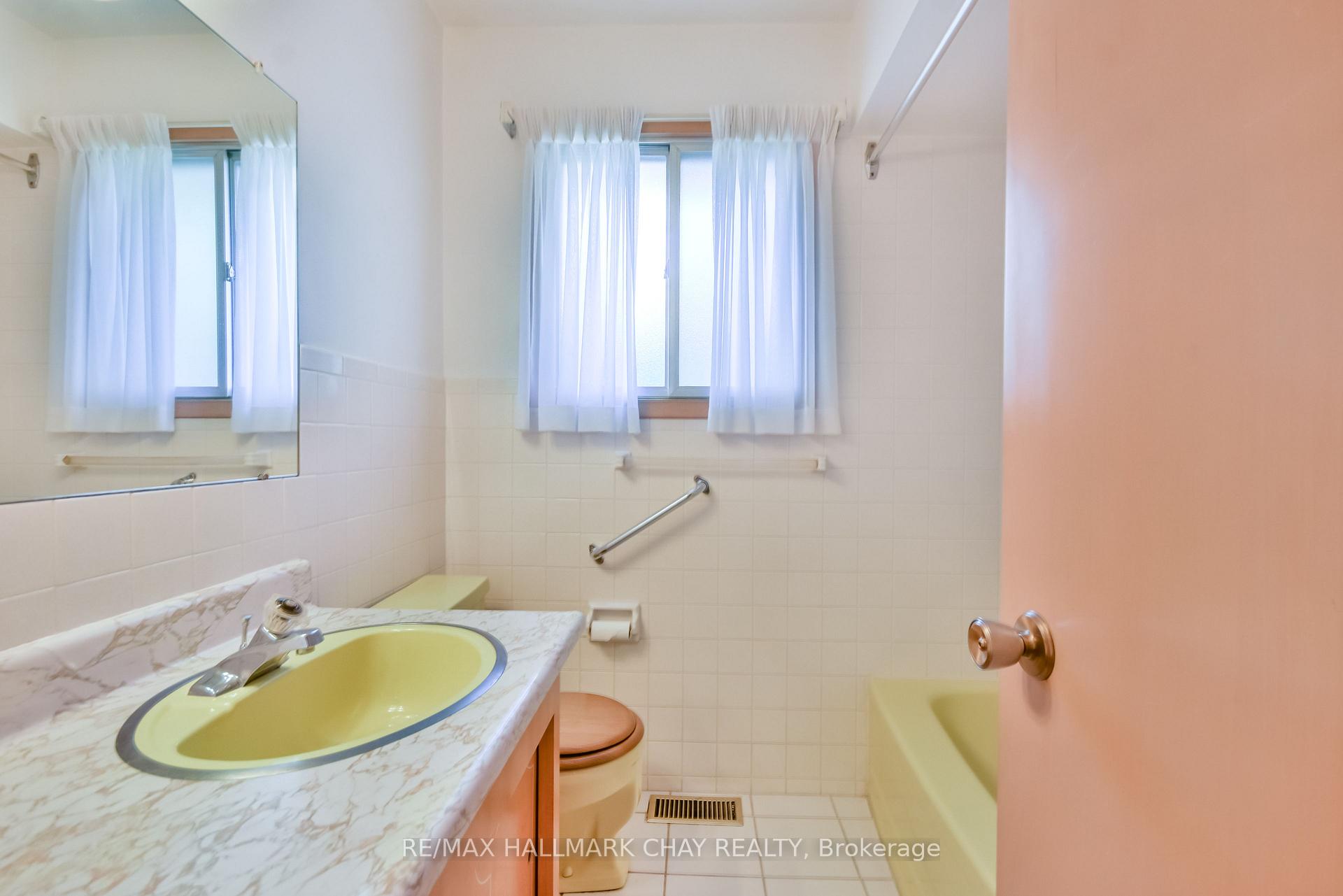 Photo 1 of 266 Grove Street E, Barrie, Wellington — HOMEH