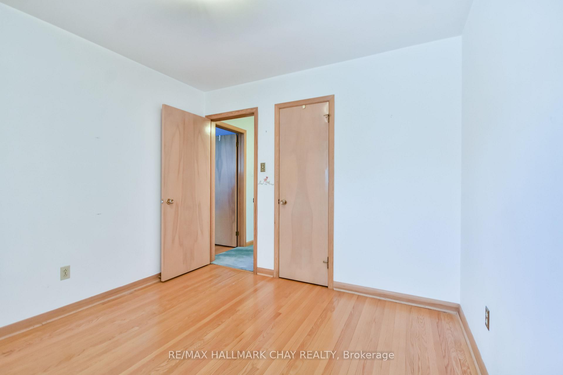 Photo 2 of 266 Grove Street E, Barrie, Wellington — HOMEH
