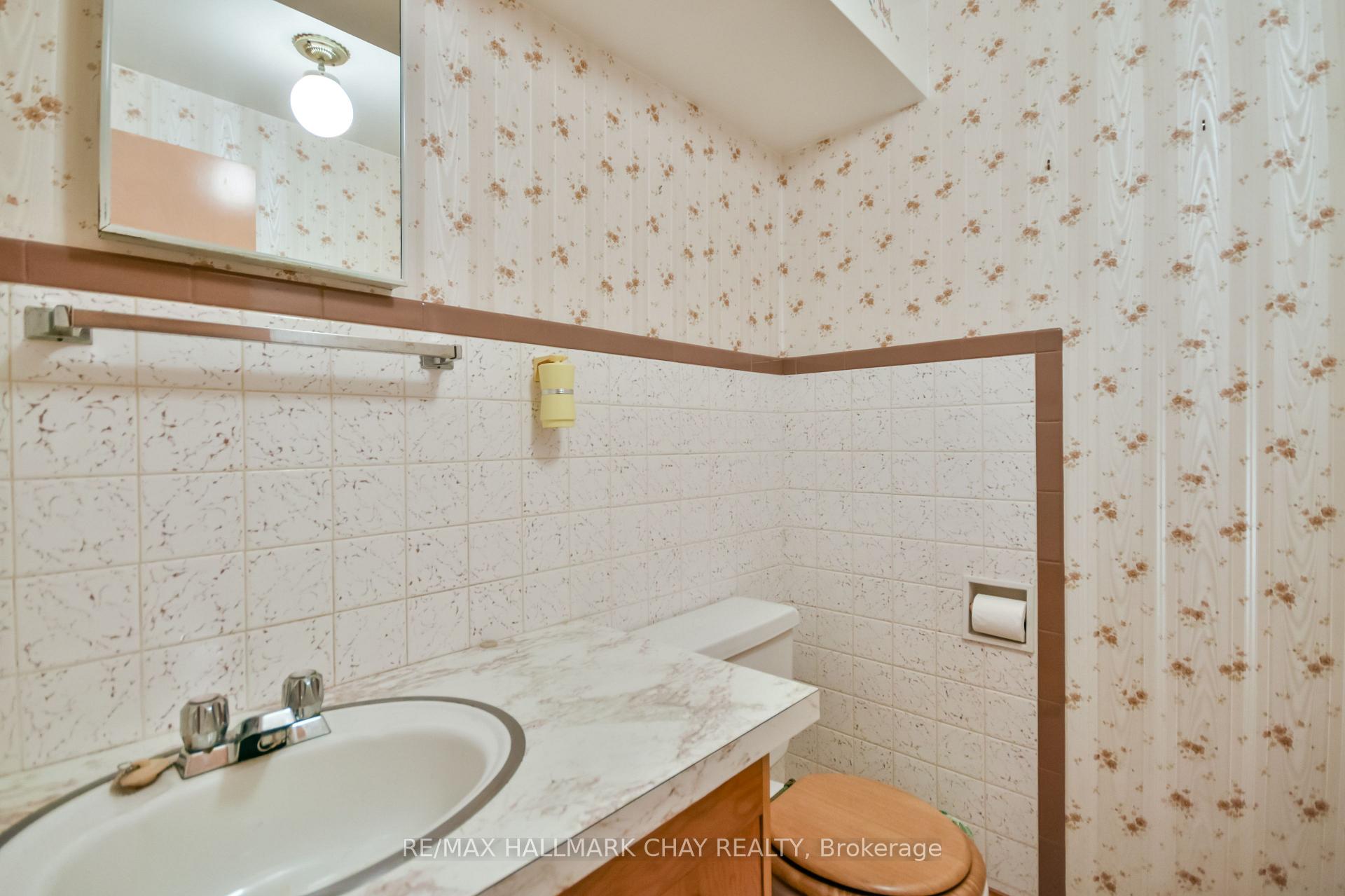 Photo 4 of 266 Grove Street E, Barrie, Wellington — HOMEH