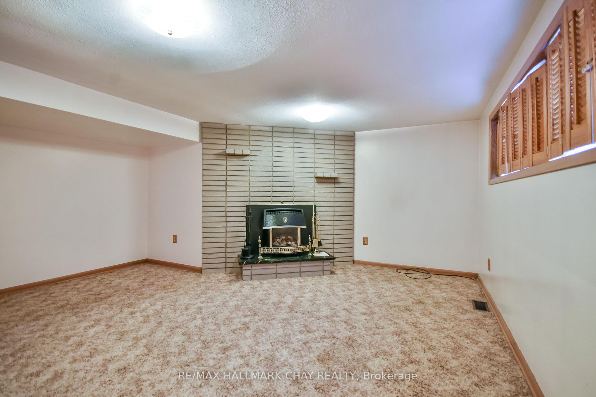 Photo 11 of 266 Grove Street E, Barrie, Wellington — HOMEH
