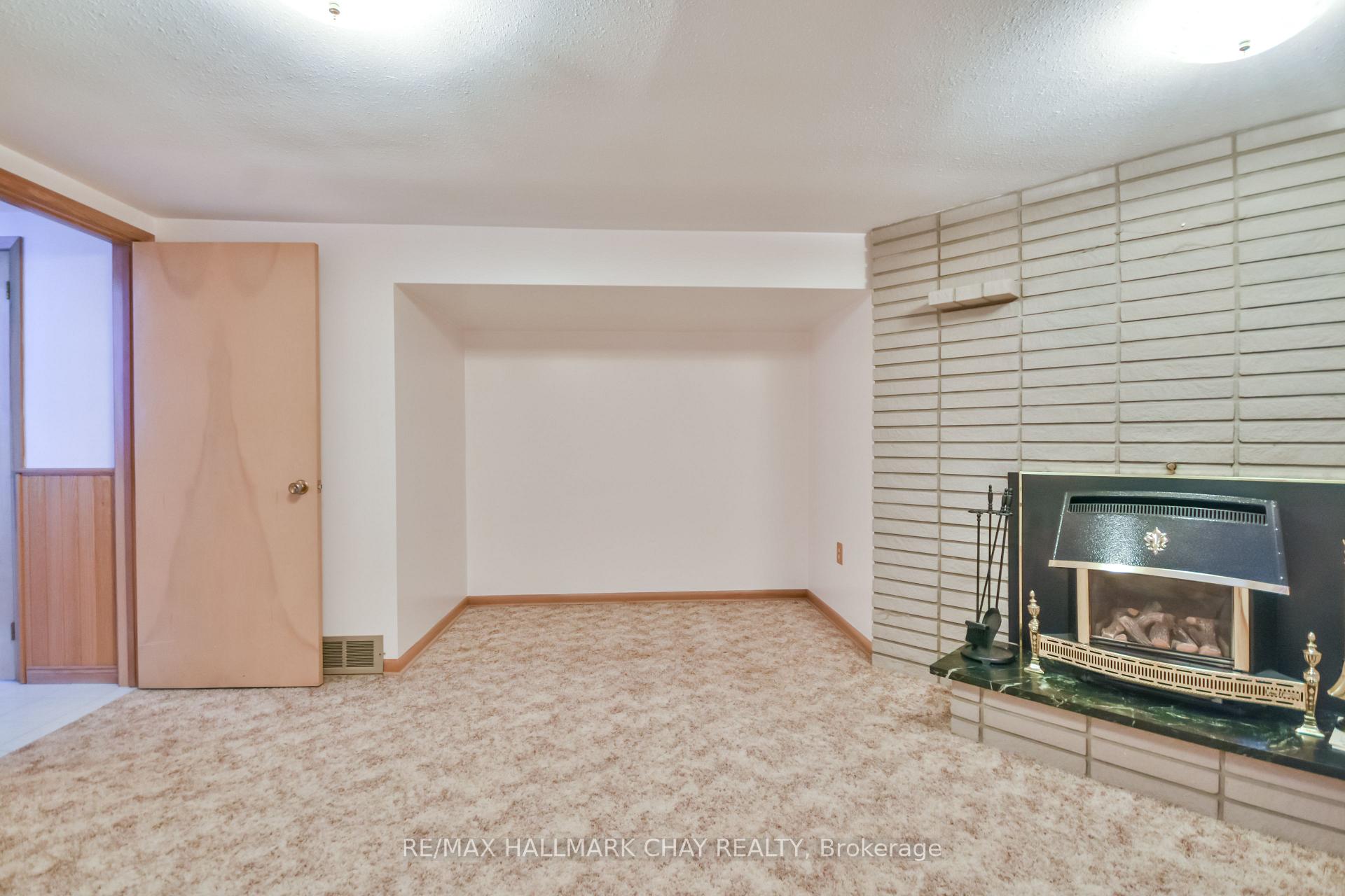 Photo 12 of 266 Grove Street E, Barrie, Wellington — HOMEH