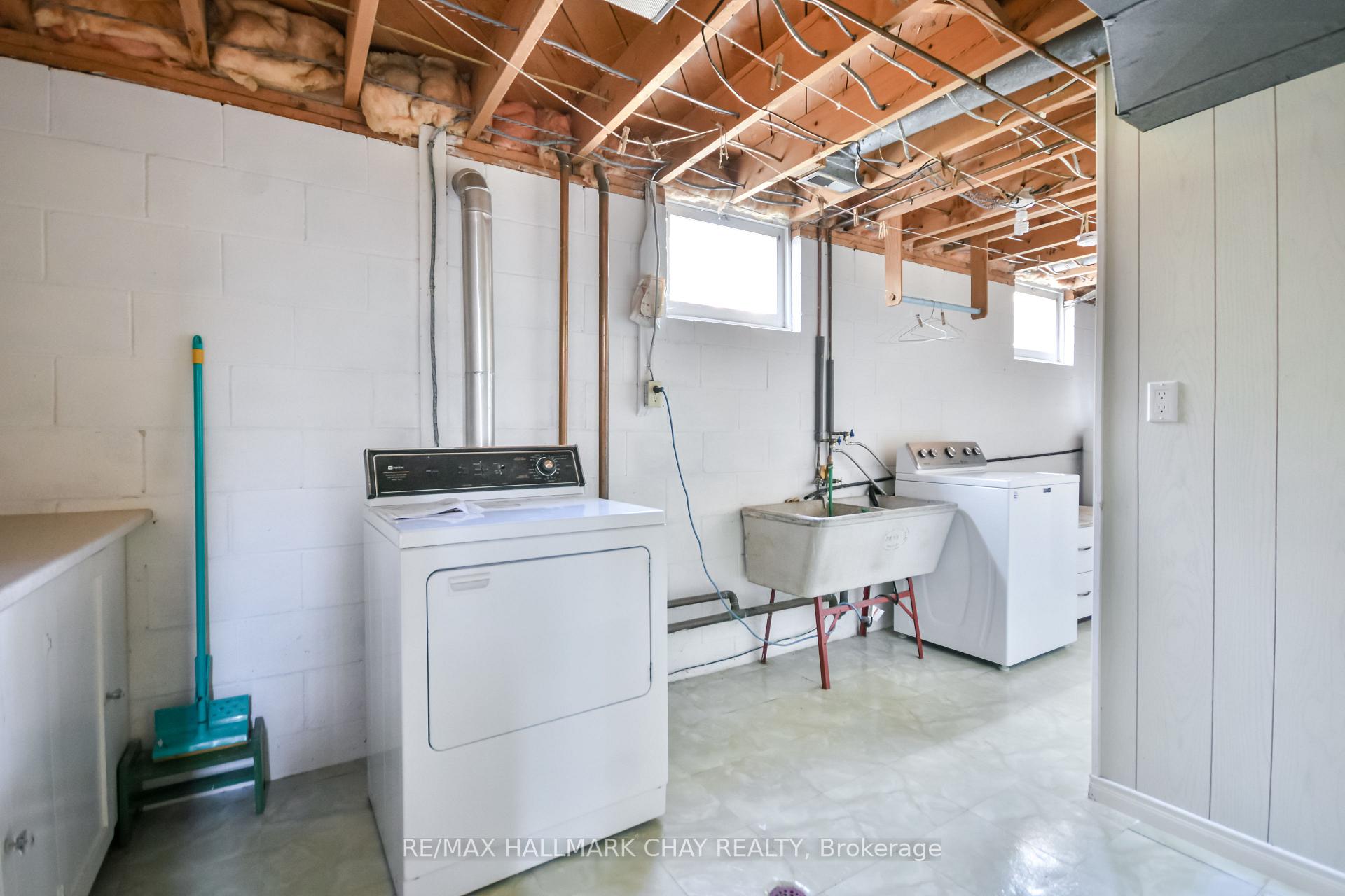 Photo 13 of 266 Grove Street E, Barrie, Wellington — HOMEH