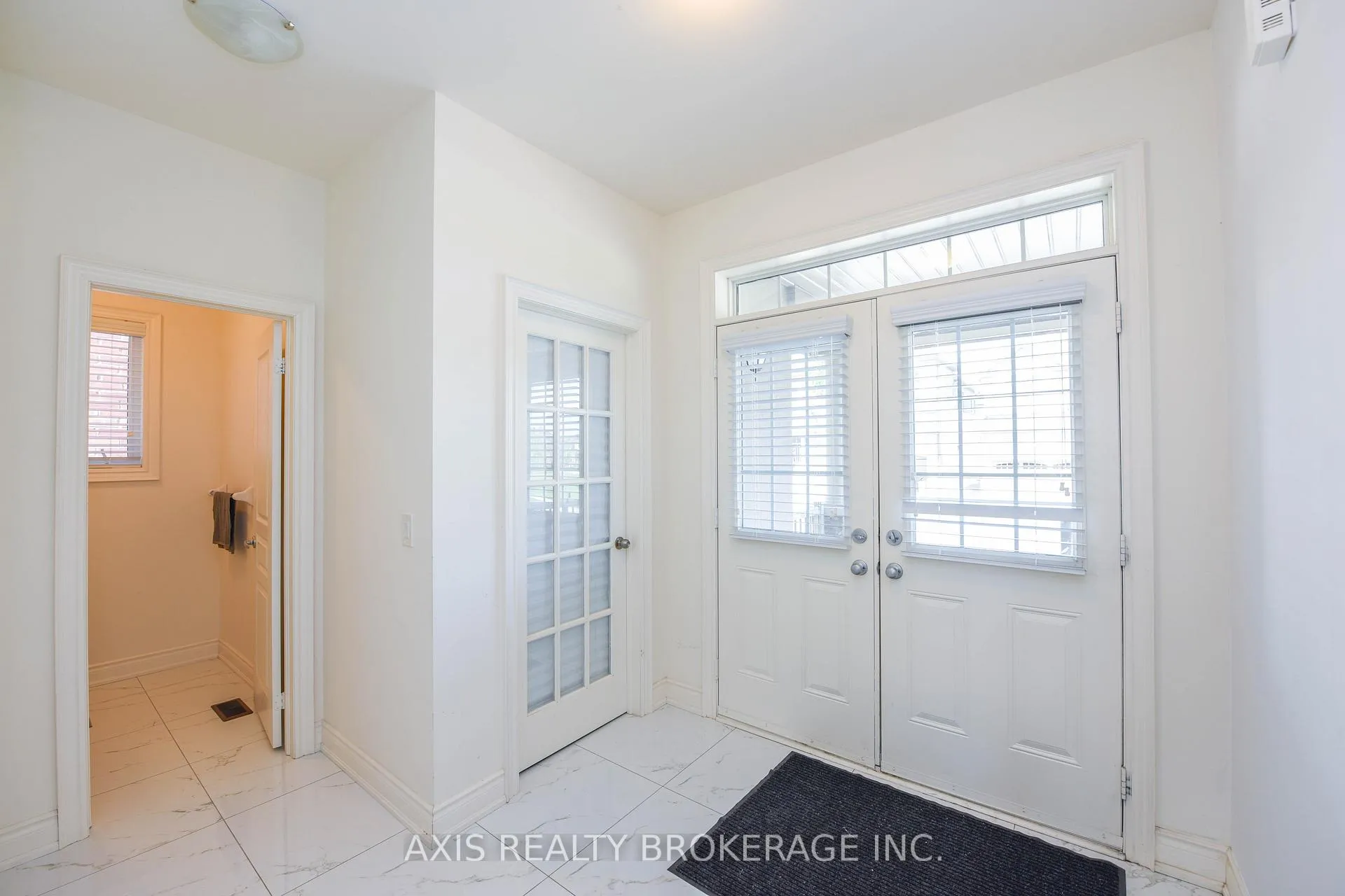 Photo 3 of 1534 Devine Point, Milton, Ford — HOMEH