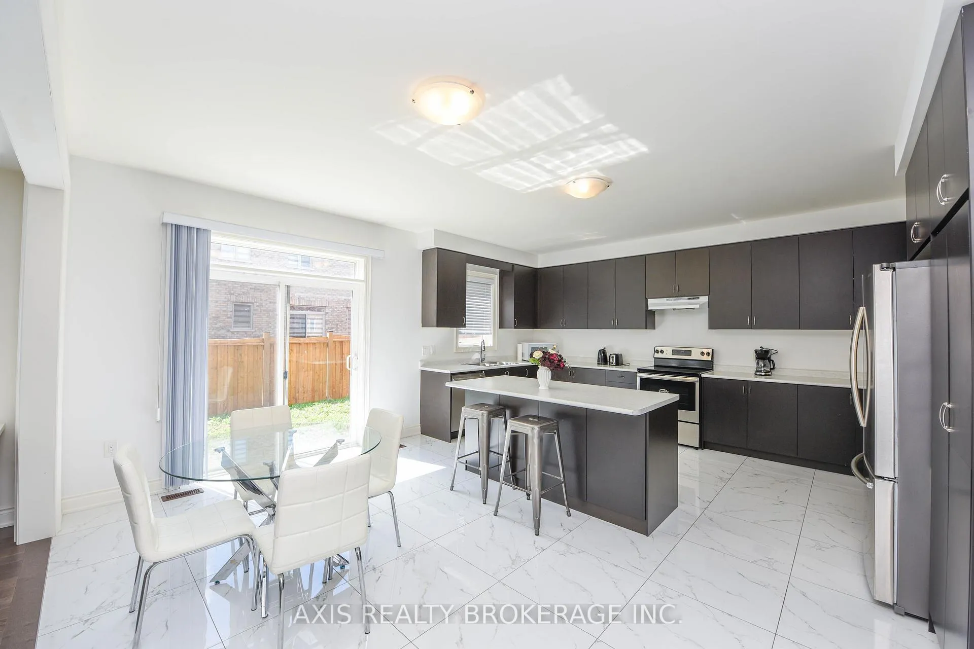 Photo 13 of 1534 Devine Point, Milton, Ford — HOMEH