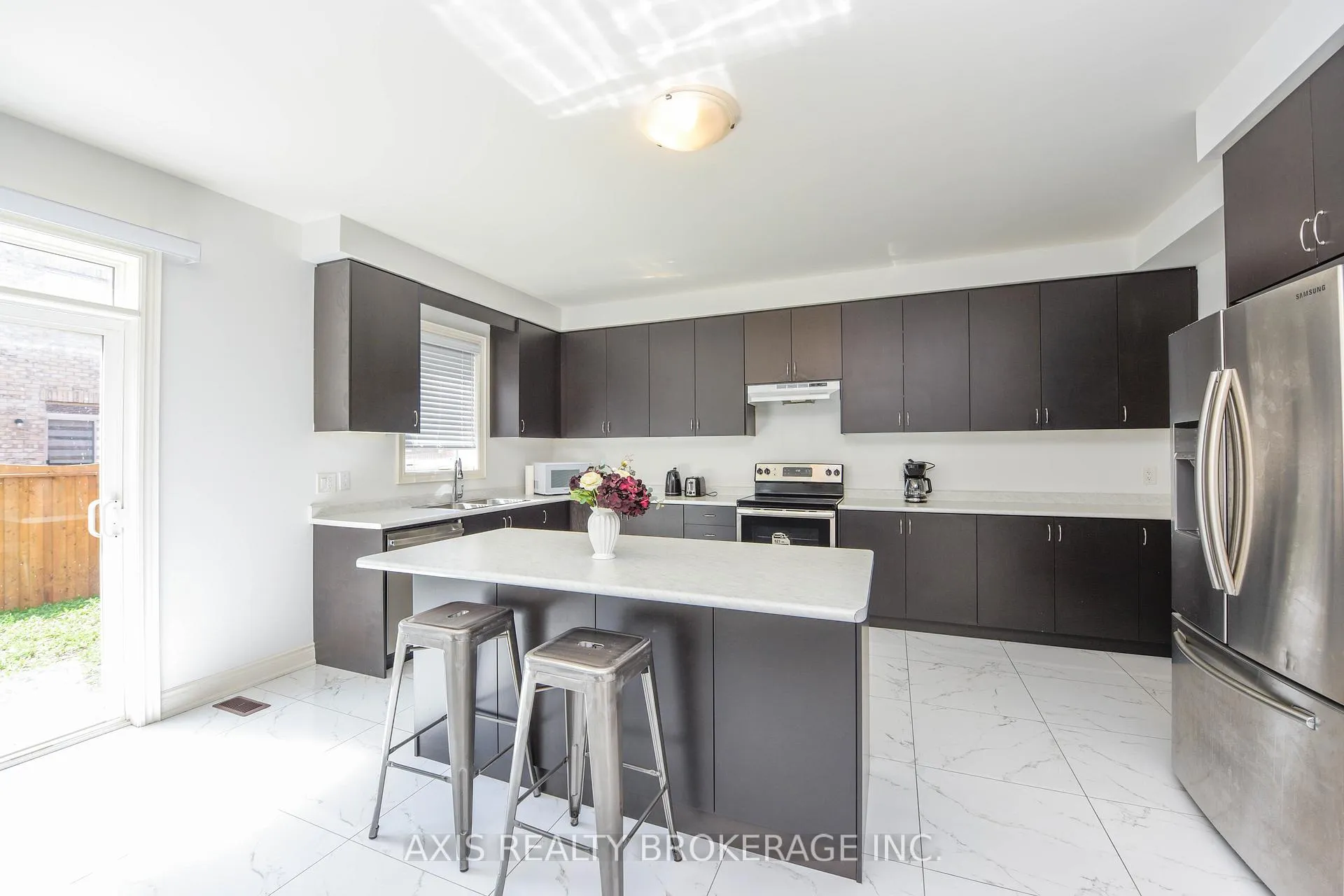 Photo 16 of 1534 Devine Point, Milton, Ford — HOMEH