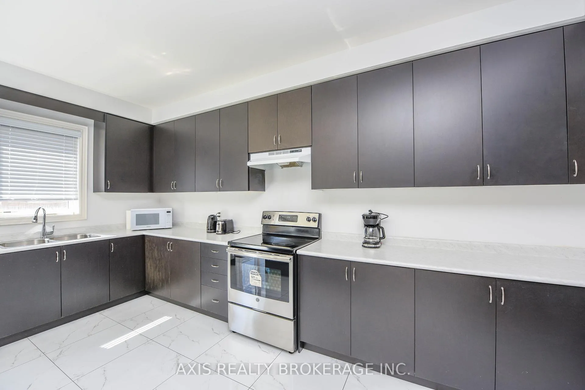 Photo 17 of 1534 Devine Point, Milton, Ford — HOMEH