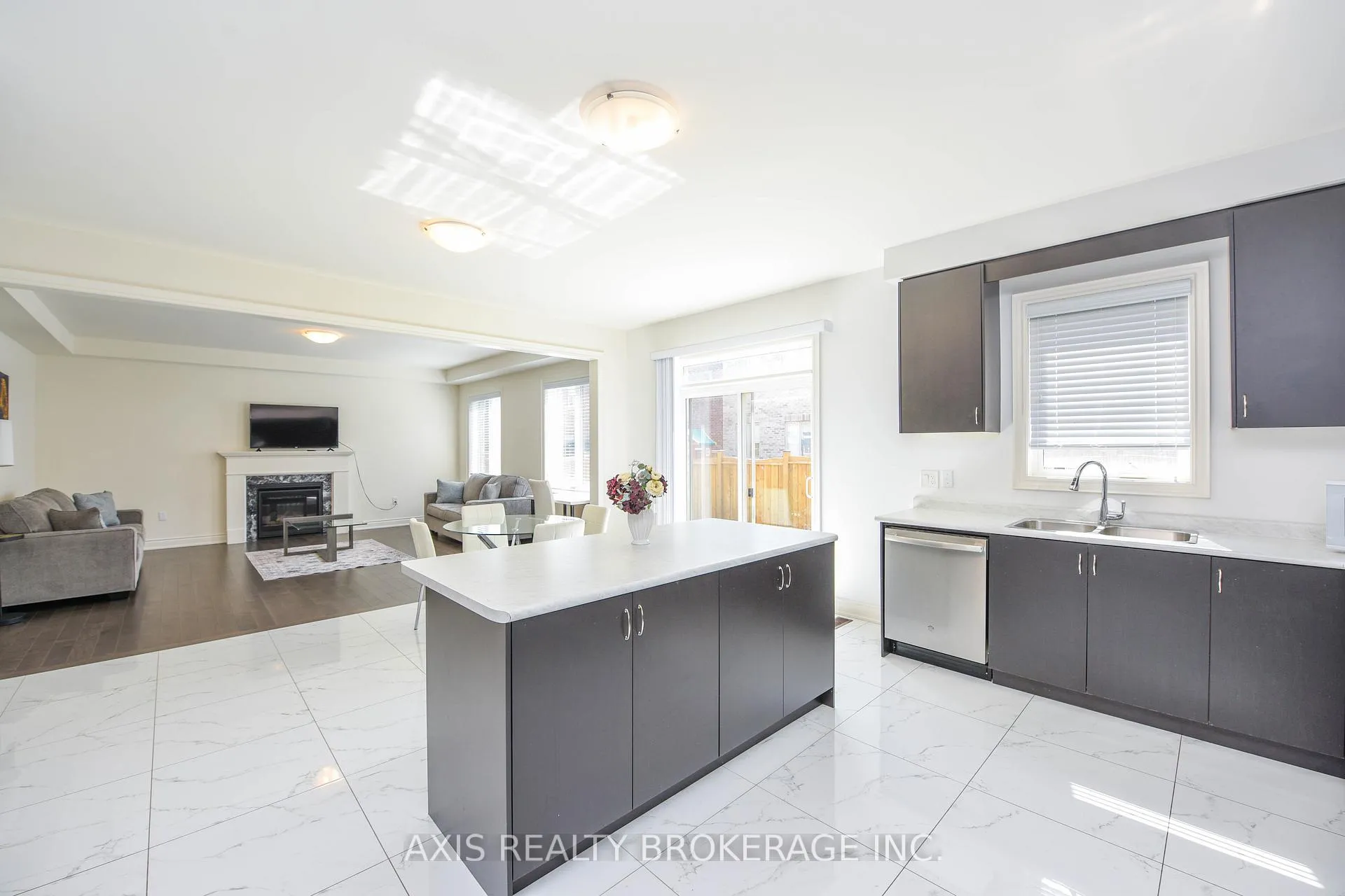 Photo 18 of 1534 Devine Point, Milton, Ford — HOMEH