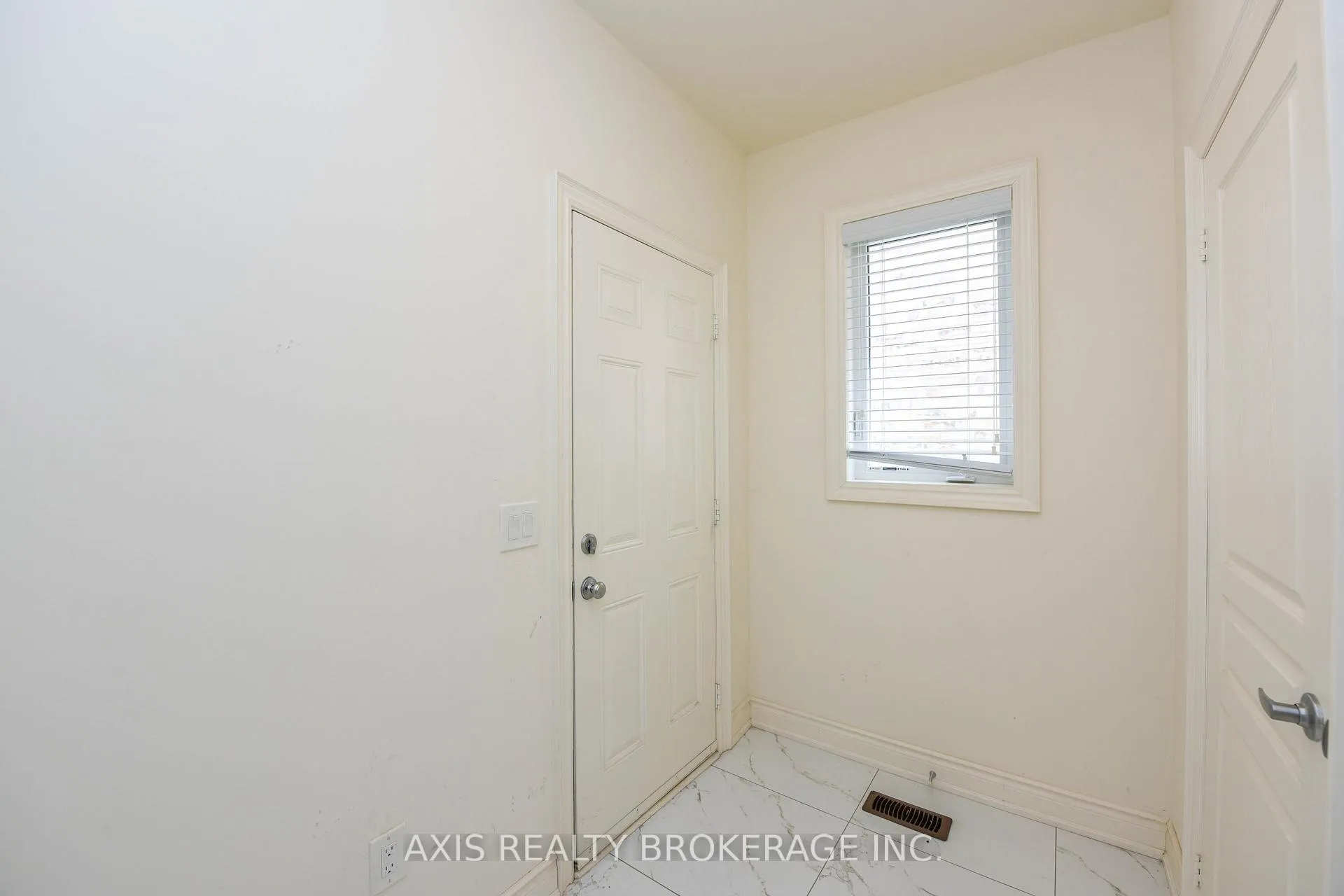 Photo 21 of 1534 Devine Point, Milton, Ford — HOMEH