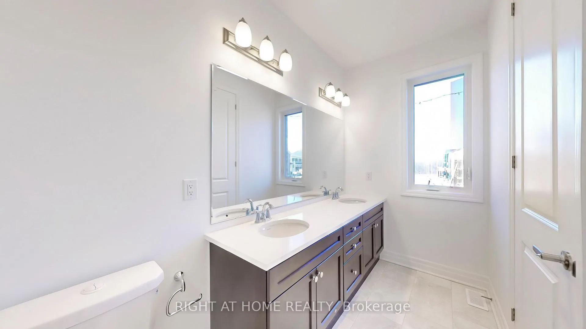 Photo 9 of 6 wisla Avenue, Markham, Victoria Square — HOMEH