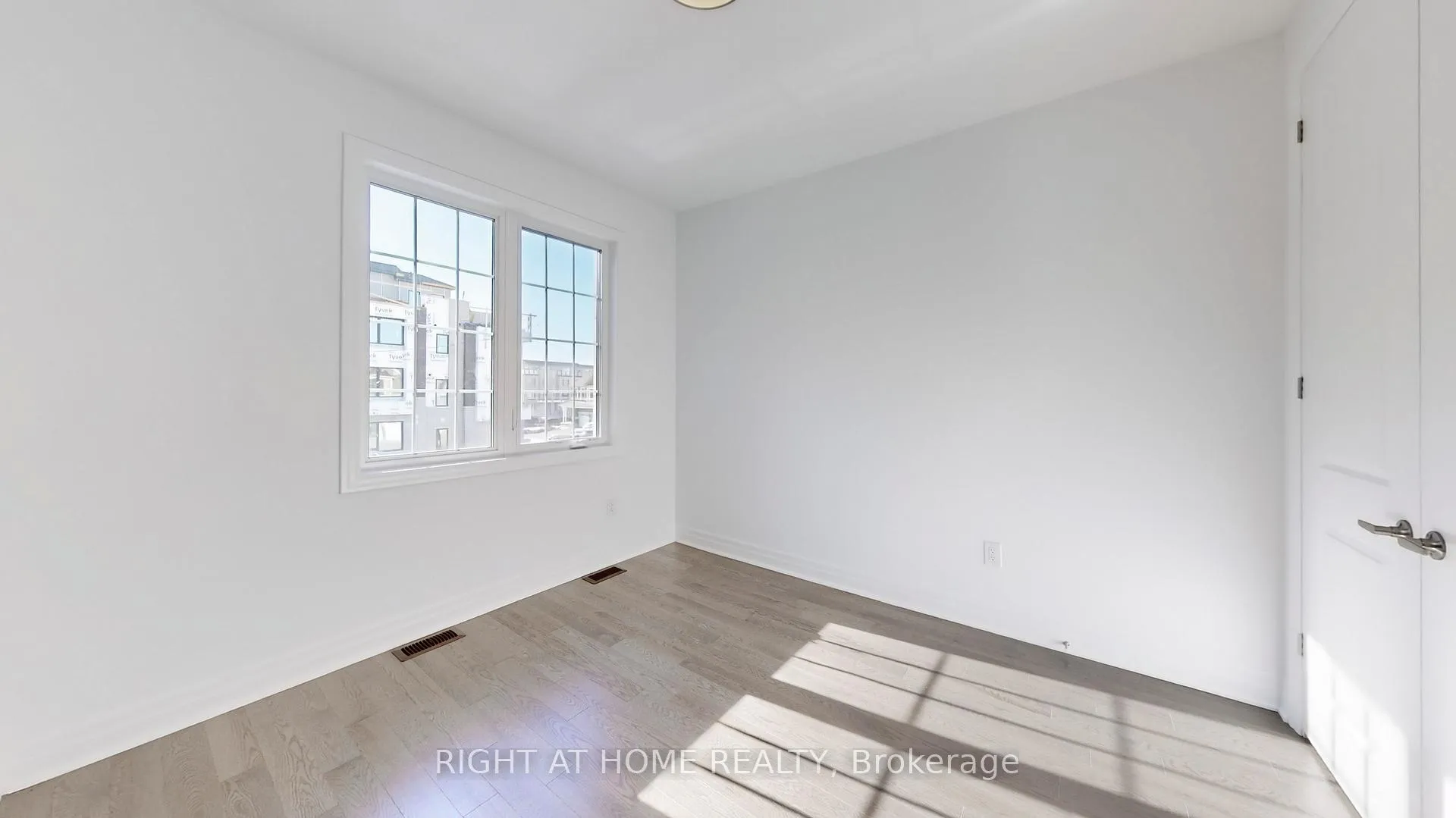 Photo 11 of 6 wisla Avenue, Markham, Victoria Square — HOMEH