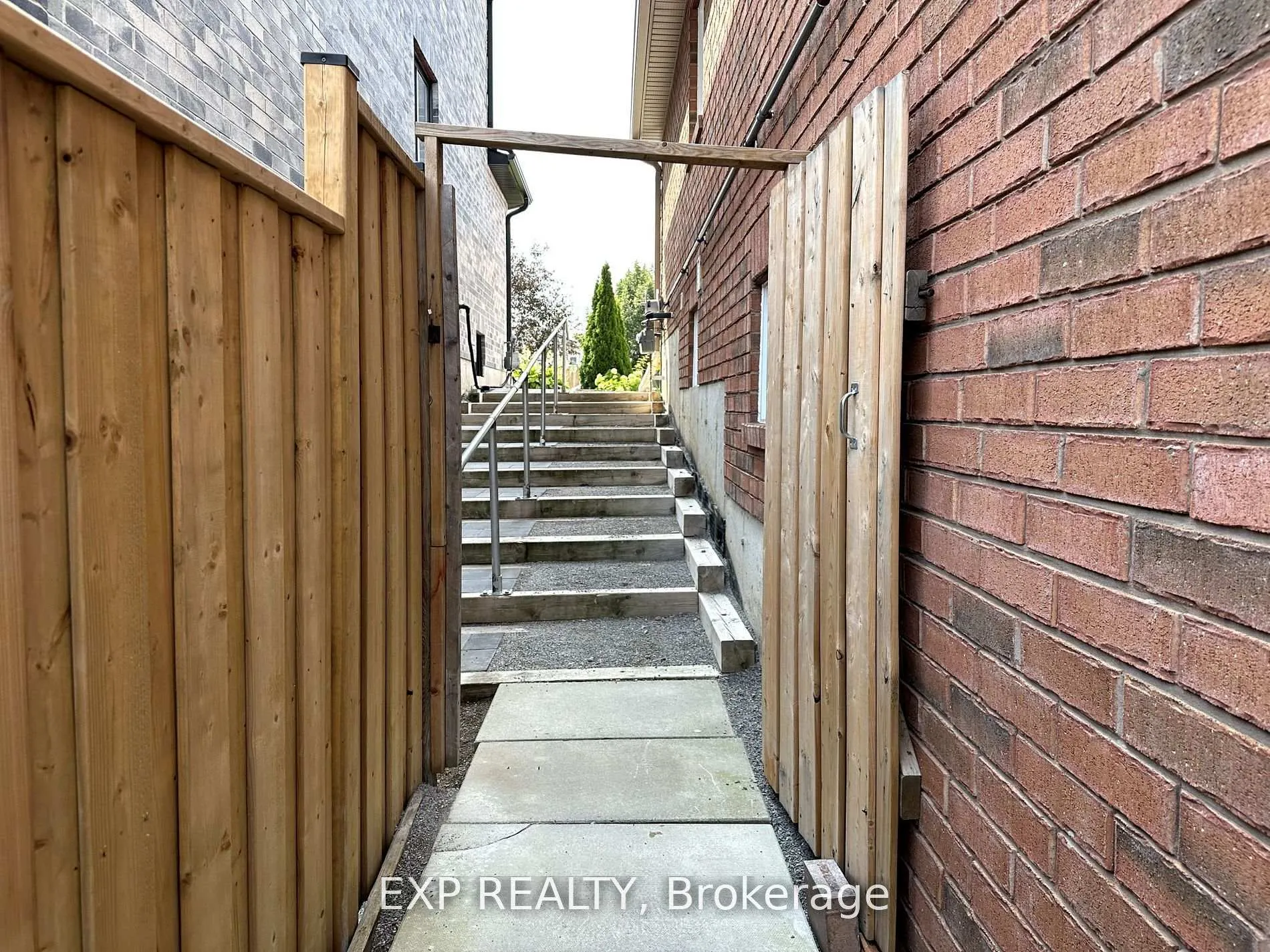 Photo 6 of Unit Basement, 91 Sun King Crescent, Barrie, Innis-Shore — HOMEH